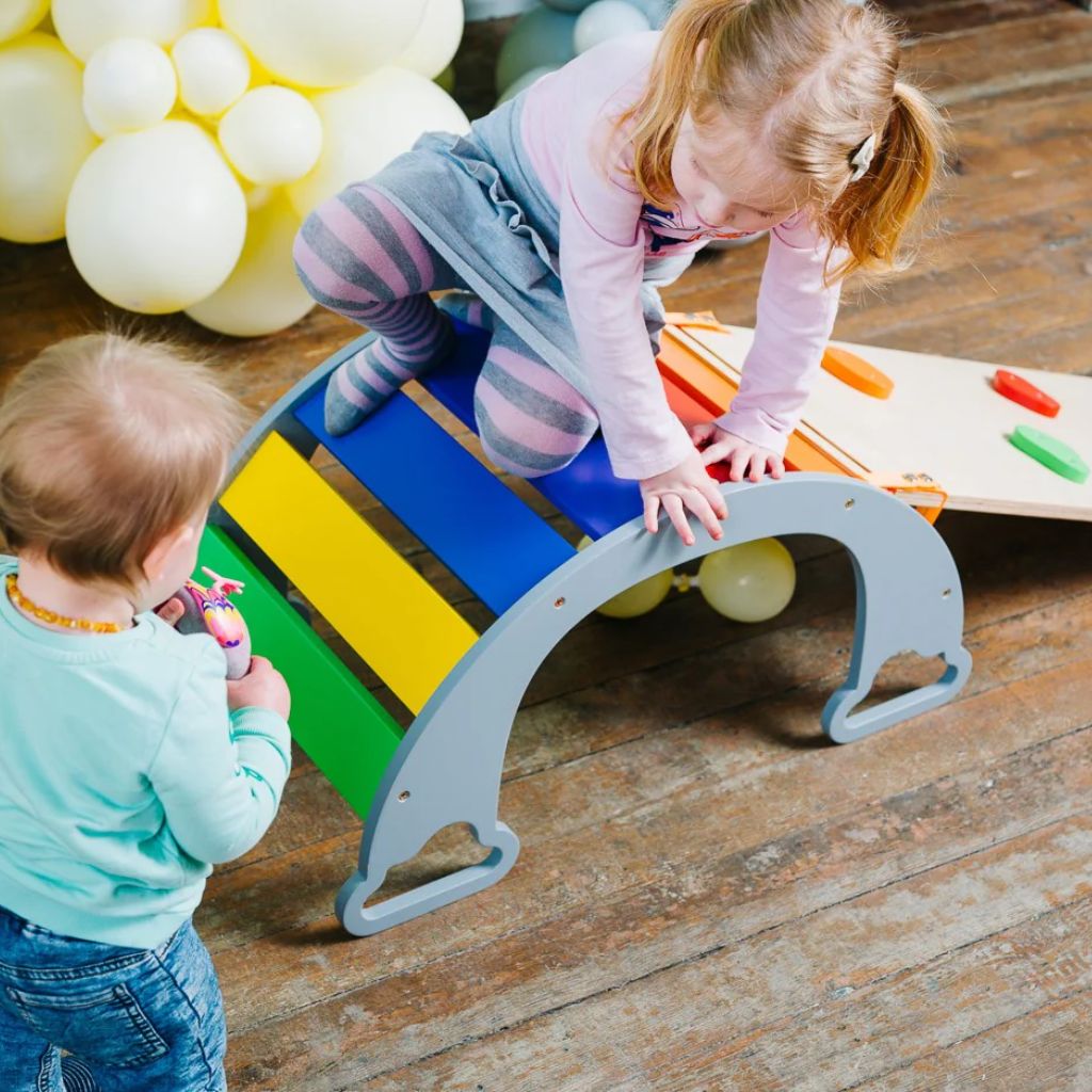 Arche de Motricité Montessori Arc-en-Ciel à Bascule