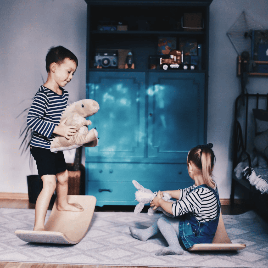 Planche d'Équilibre en Bois avec Feutre Gris – Jouet de Motricité Enfant