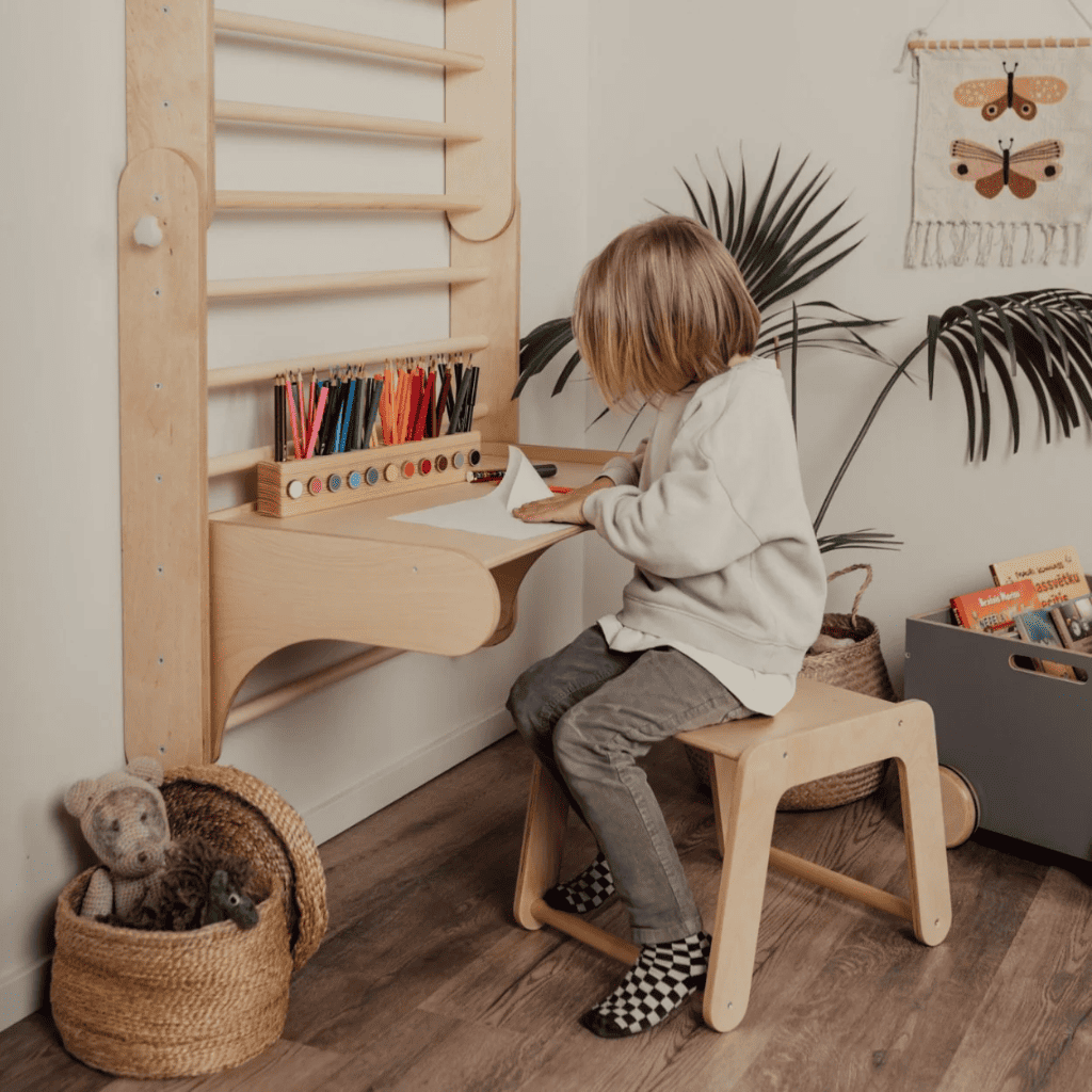 Table et Chaise pour le Mur Suédois – Montessori pour enfant – photo 1