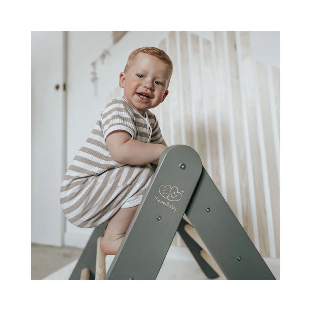 Triangle d’Escalade Pikler Bois Gris – Jeu Montessori Haut de Gamme