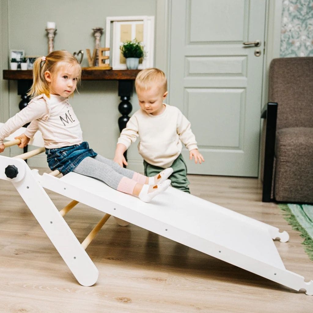 Rampe Réversible pour Triangle de Pikler – Côté Toboggan & Côté Escalade