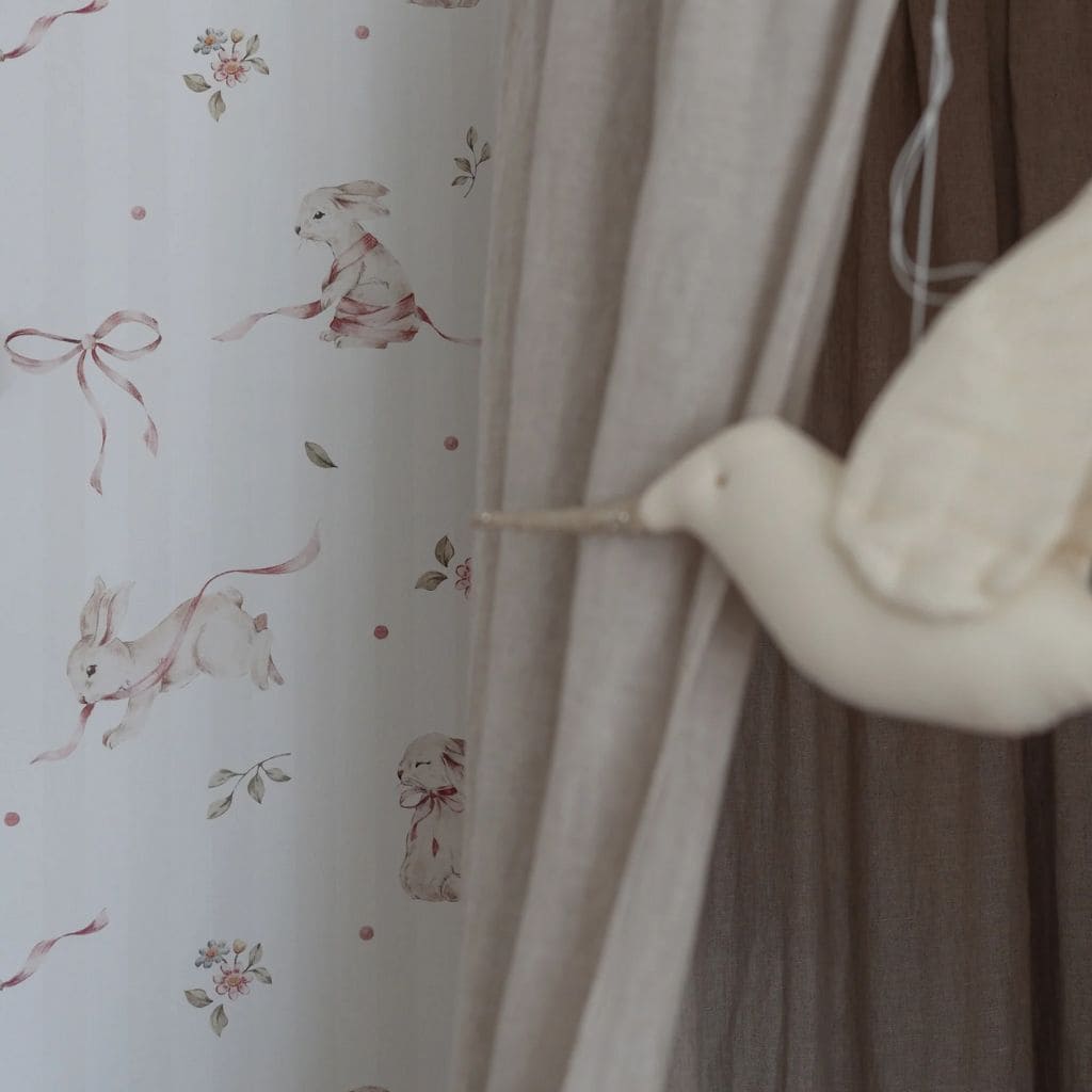 Papel de parede Coelhos Rosas com Listras em | mobiliário Tinitto – Fabricação europeia