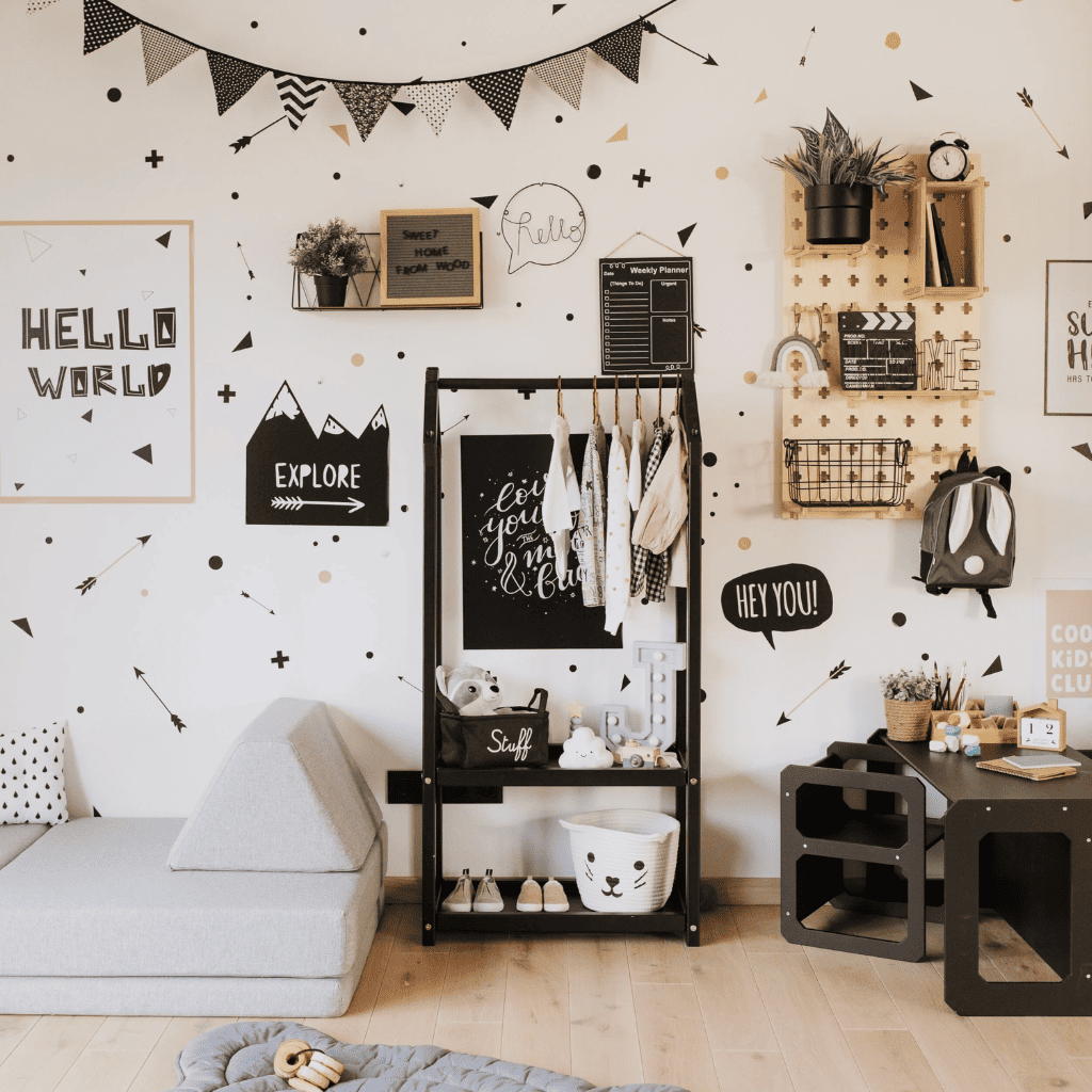 Porta-roupas em forma de casa em madeira de pinho natural | Decoração Tinitto – Fabricação europeia