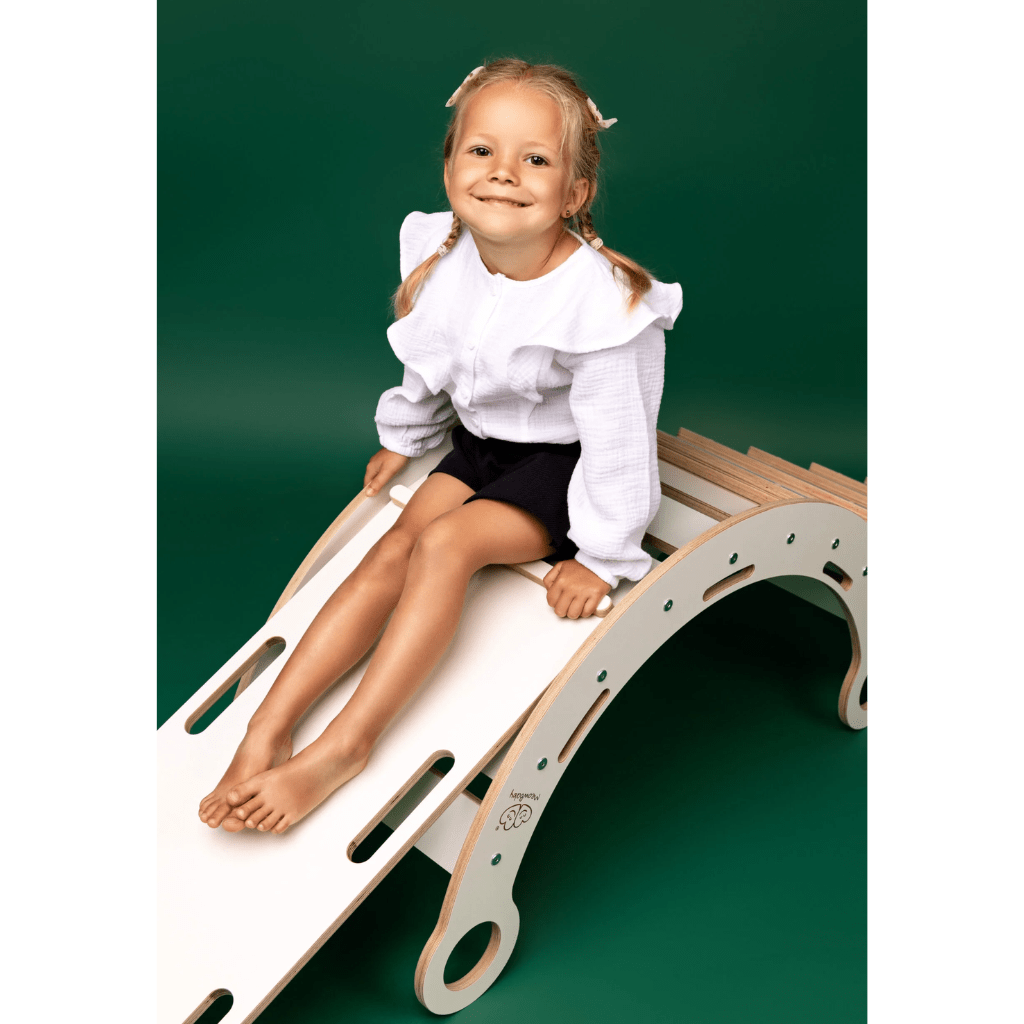 Snug Rocker for Kids con cojín, tobogán y escalera - Mediano en rosa claro empolvado | Motricidade Tinitto - Fabricado en Europa