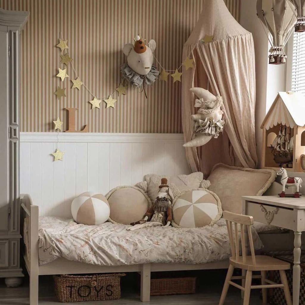 Papier Peint Vintage Rayé – Beige et Marron Doux