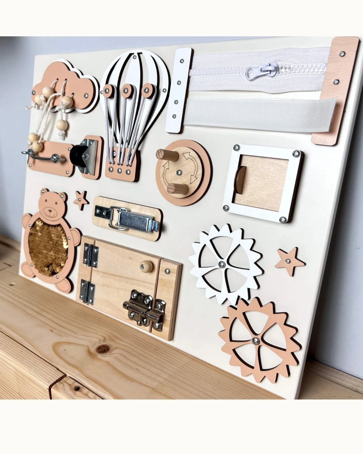 Busy Board Portes BusyBunnyToys – Planche Activité 30×40 cm