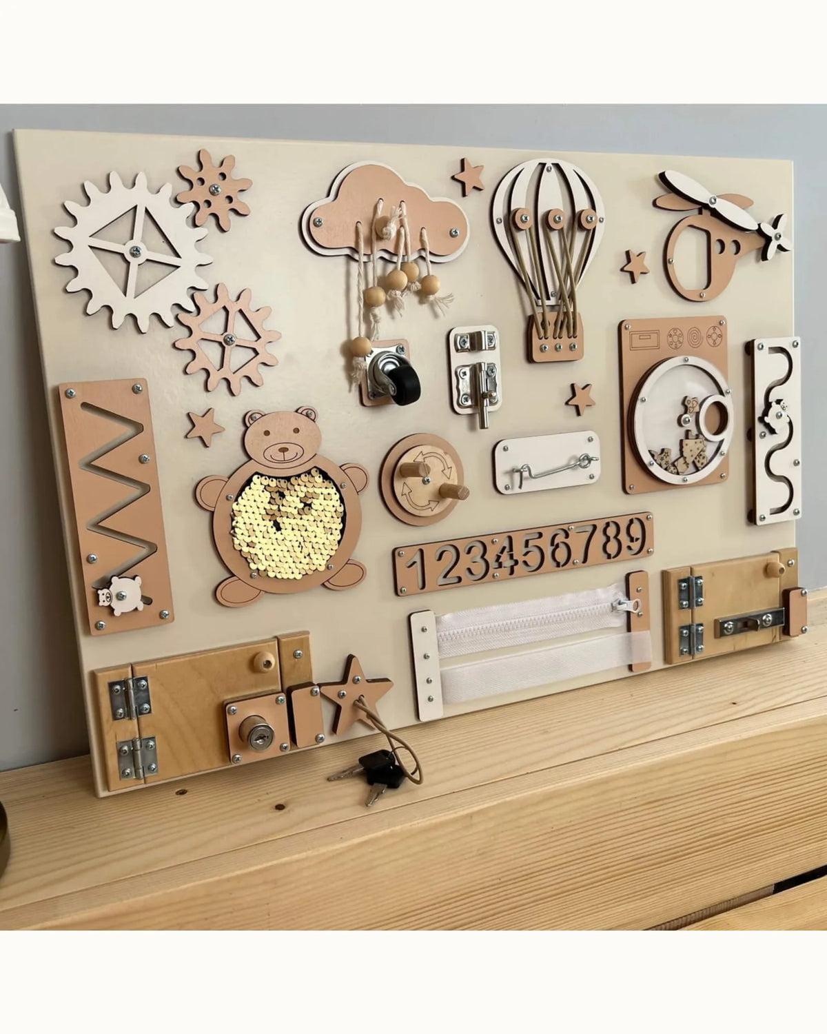 Busy Board Portes & Serrures BusyBunnyToys – Planche Montessori 40×60 cm – Jouets Montessori pour enfant | Tinitto