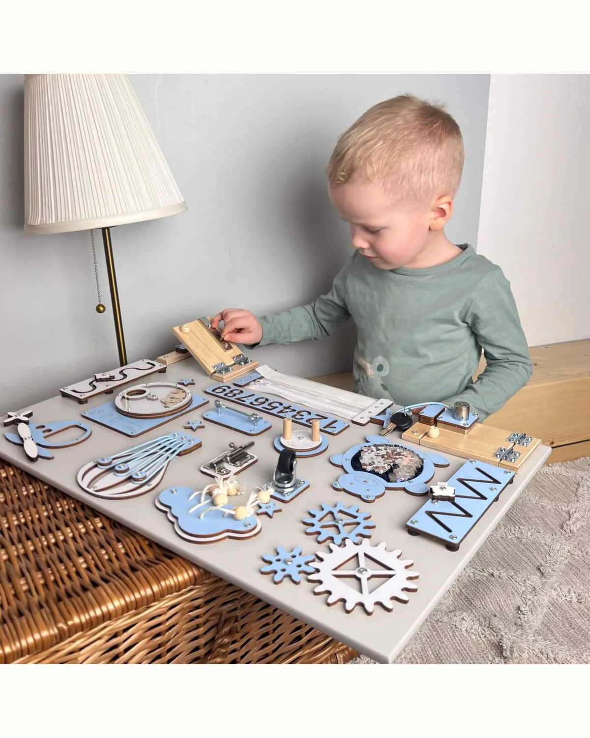 Busy Board Portes &amp; Serrures BusyBunnyToys – Planche Montessori 40×60 cm – Jouets Montessori pour enfant | Tinitto