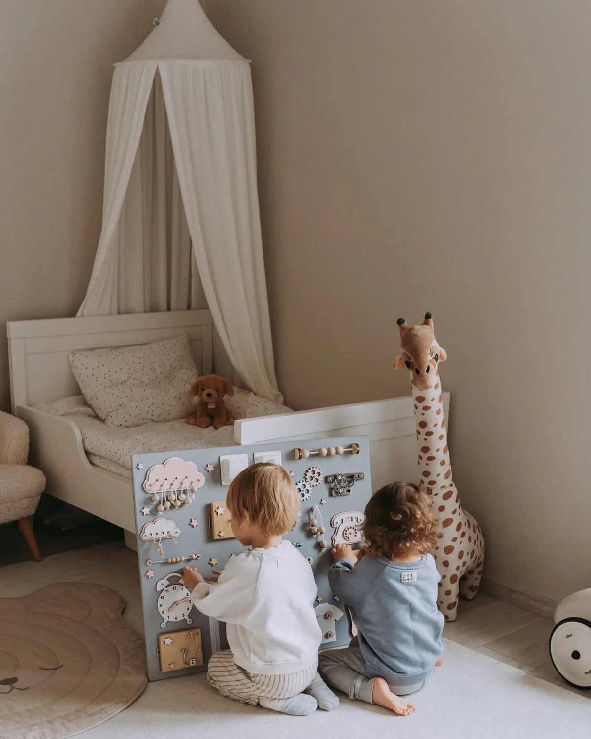 Busy Board Portes & Serrures BusyBunnyToys – Planche Montessori 40×60 cm – Jouets Montessori pour enfant | Tinitto