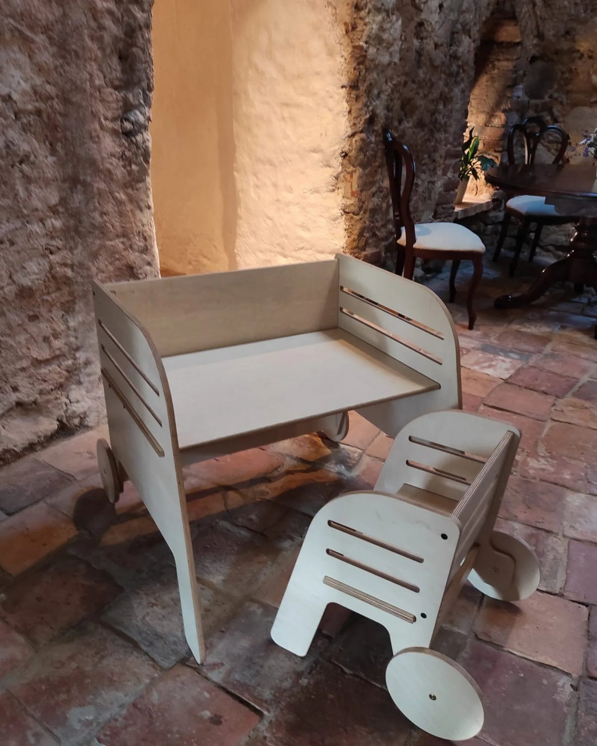 Ensemble Table & Chaise Évolutif "Wagon Wheel" – 1 - 10 ans (Luula) – Montessori pour enfant – photo 4