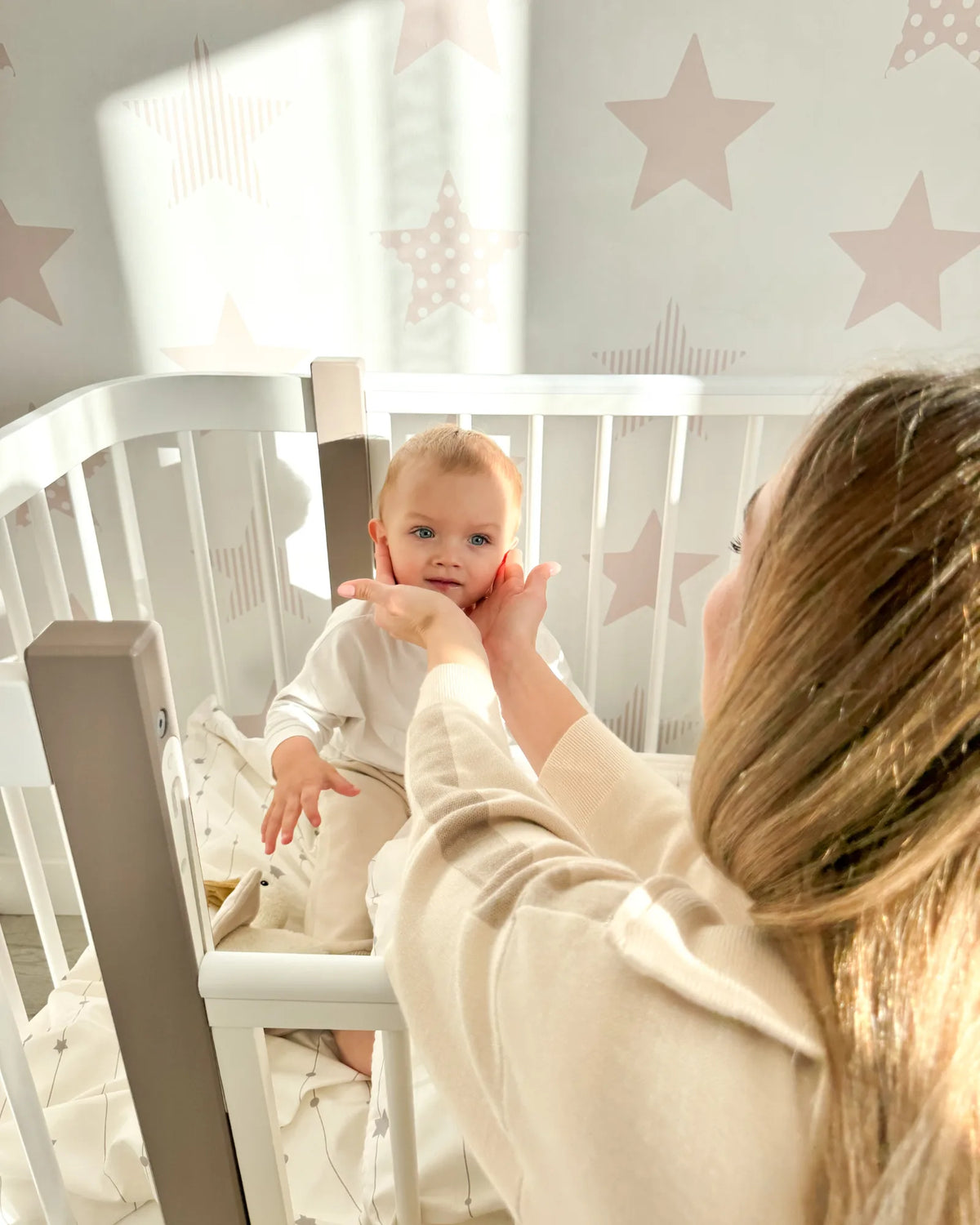 Lit bébé évolutif ELIN avec matelas – Hêtre massif | KOTTO