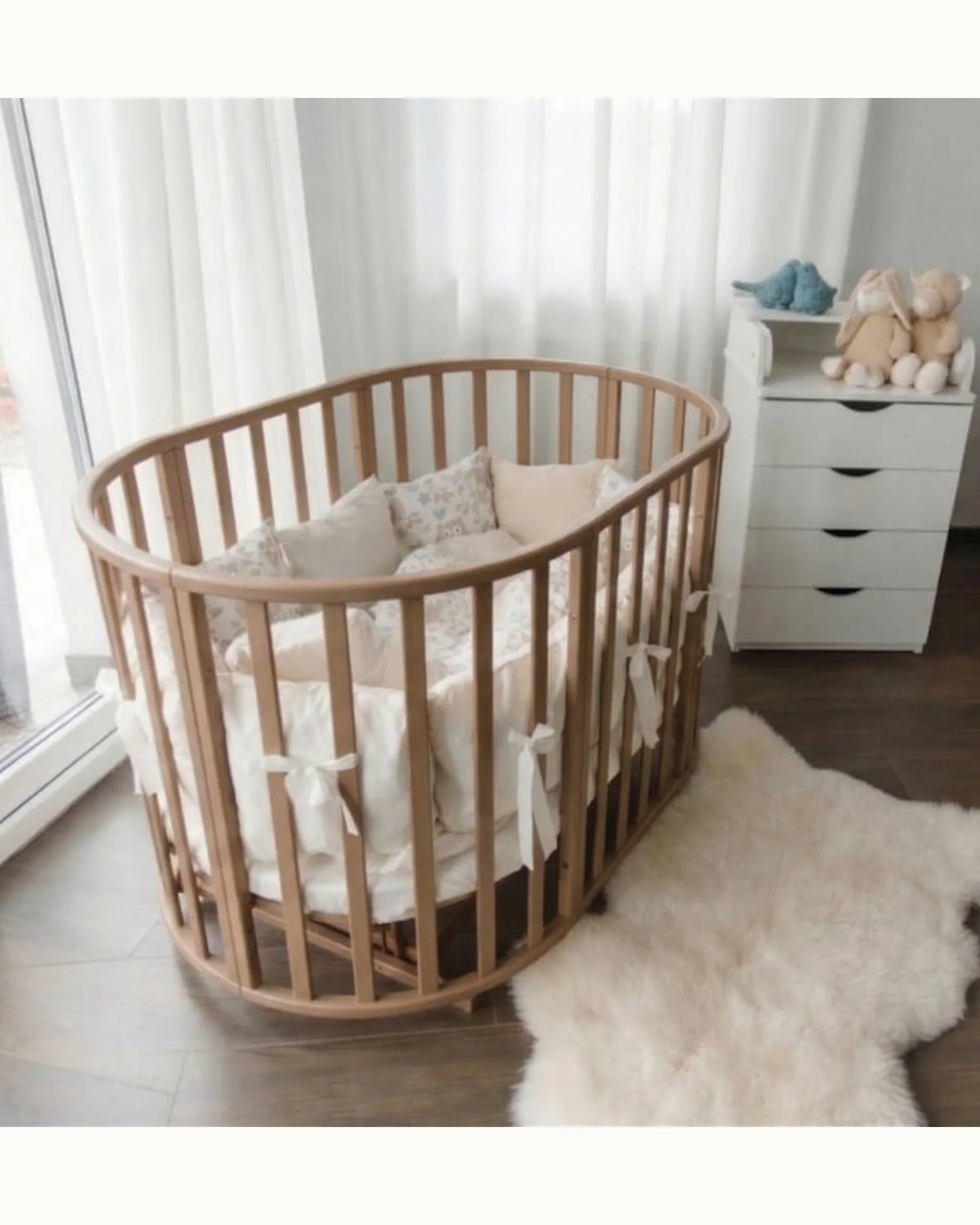 Lit bébé rond OLIN avec matelas – Hêtre massif | KOTTO