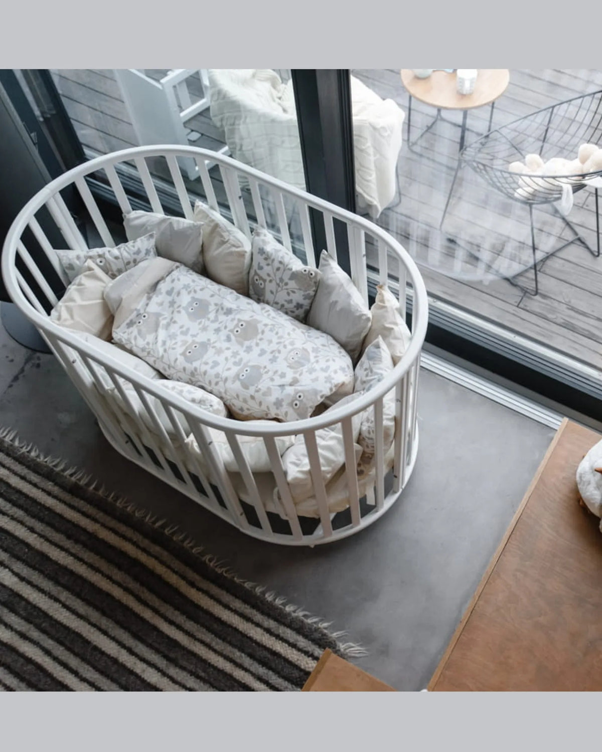 Lit bébé rond OLIN avec matelas – Hêtre massif | KOTTO