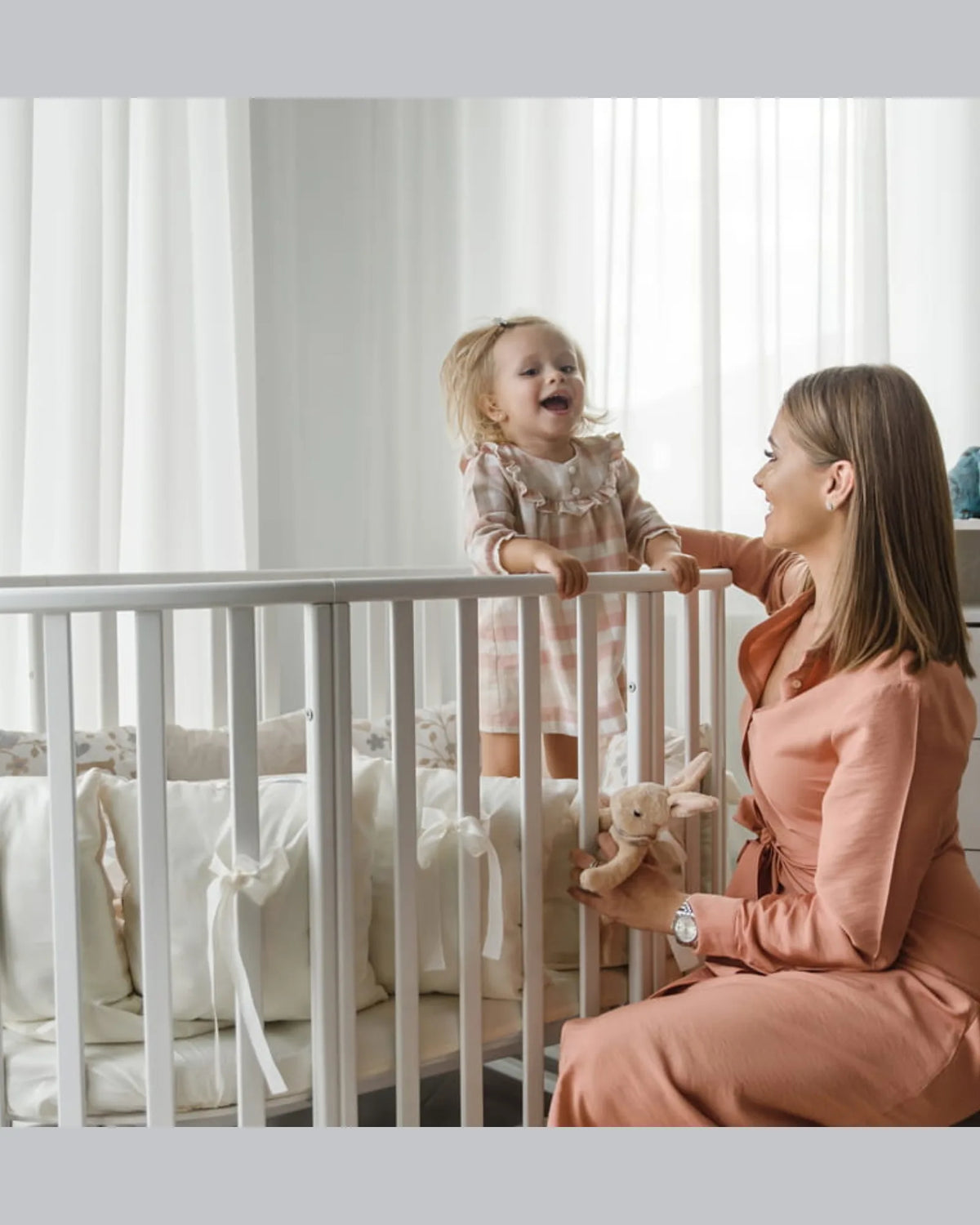 Lit bébé rond OLIN avec matelas – Hêtre massif | KOTTO