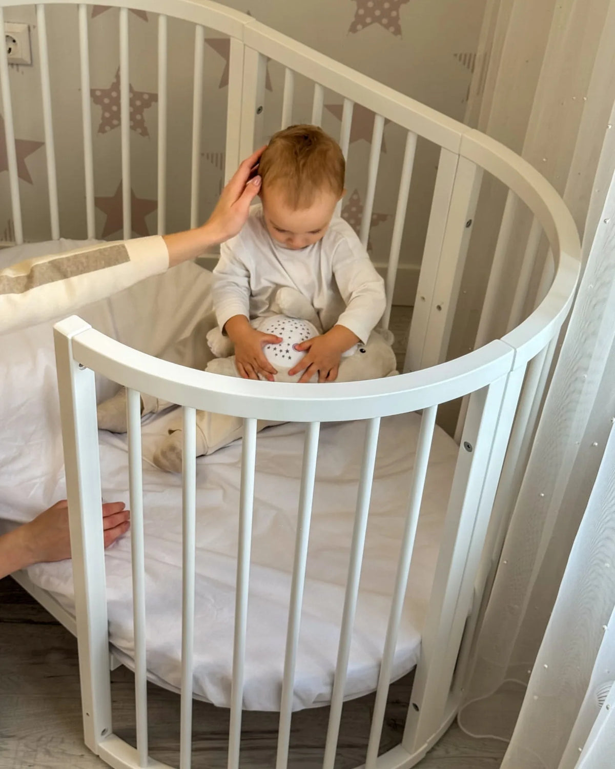 Lit bébé rond OLIN avec matelas – Hêtre massif | KOTTO