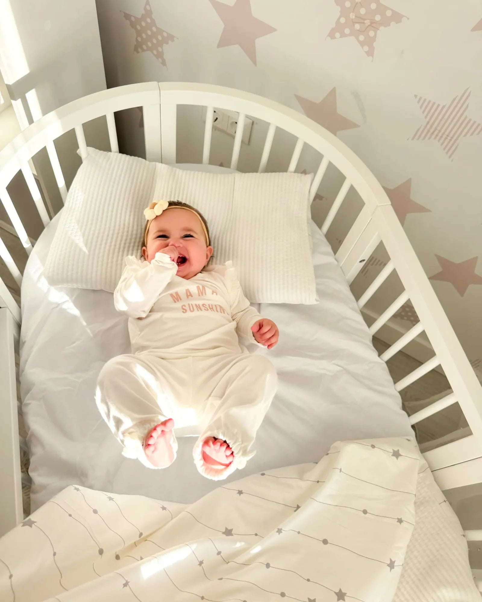 Lit bébé rond OLIN avec matelas – Hêtre massif | KOTTO
