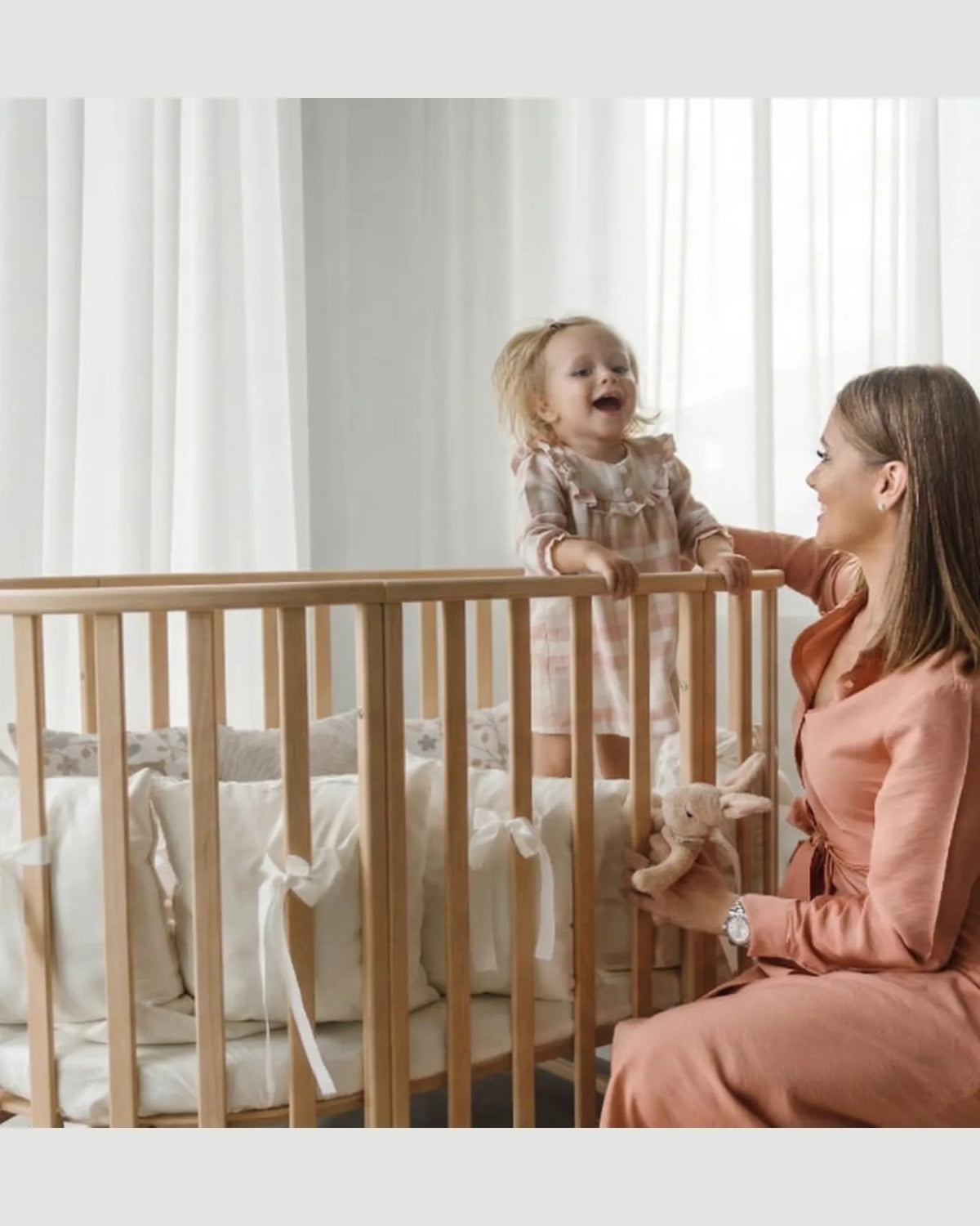 Lit bébé rond OLIN avec matelas – Hêtre massif | KOTTO