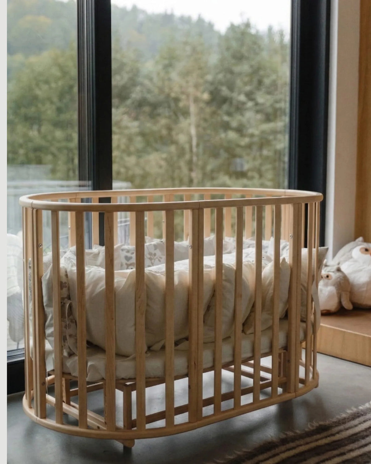 Lit bébé rond OLIN avec matelas – Hêtre massif | KOTTO