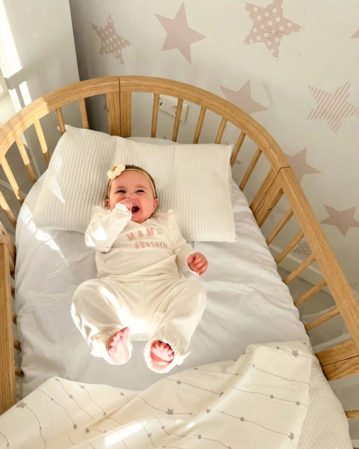 Lit bébé rond OLIN avec matelas – Hêtre massif | KOTTO