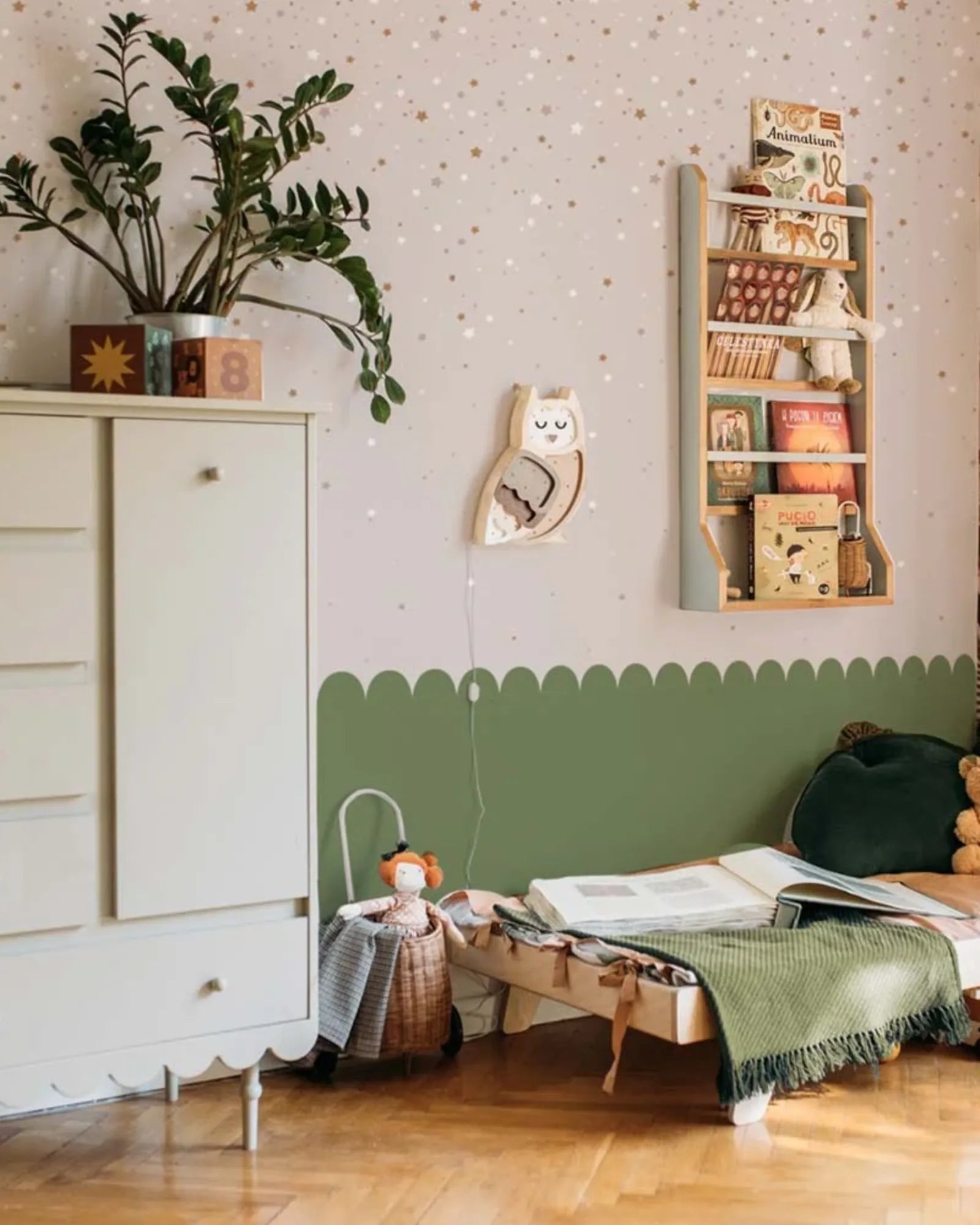 Papier Peint Étoiles Rose Poudré Pluie du Ciel – Chambre Bébé en 50x140cm | Papier Peint Tinitto – Fabrication européenne