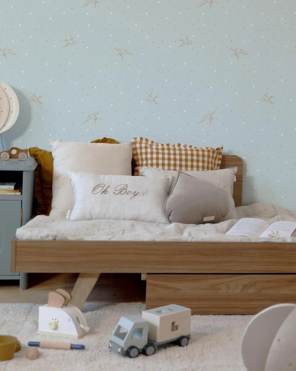Papier Peint Hirondelles &amp; Cœurs Fond Bleu – Chambre Bébé – Montessori pour enfant – photo 1