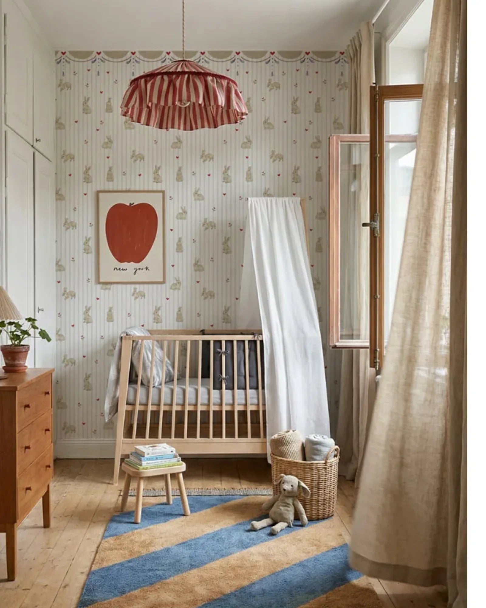 Papier Peint Lapins Cœurs avec Ornement – Chambre Bébé en 50x140cm | Papier Peint Tinitto – Fabrication européenne