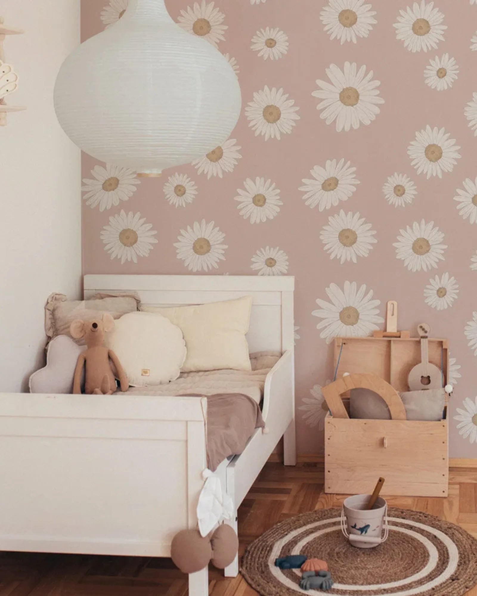 Papier Peint Marguerites Toscanes – Fond Rose Poudré en 100x140cm | Papier Peint Tinitto – Fabrication européenne