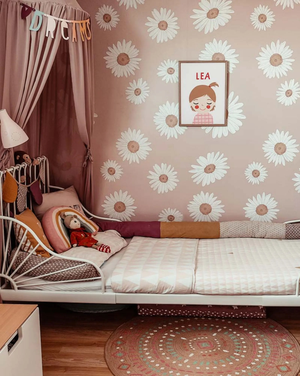 Papier Peint Marguerites Toscanes – Fond Rose Poudré – Montessori pour enfant – photo 4