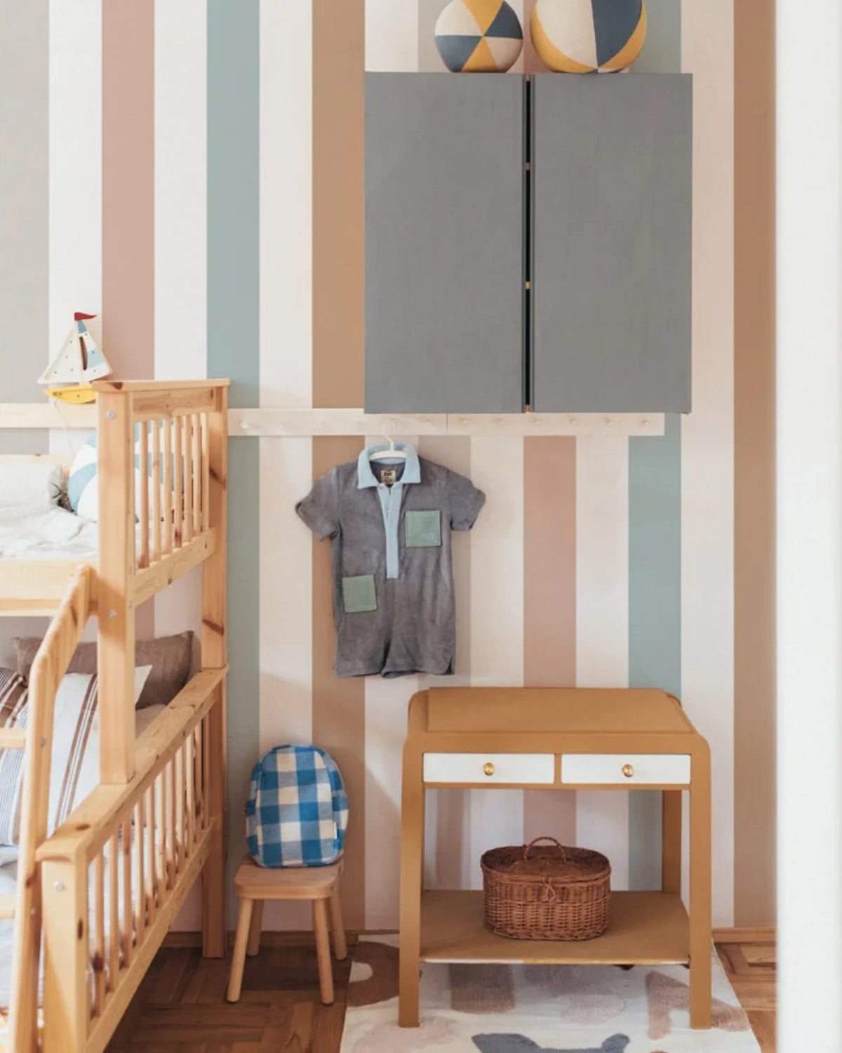 Papier Peint Rayures Portofino – Bleu, Rose ou Caramelle