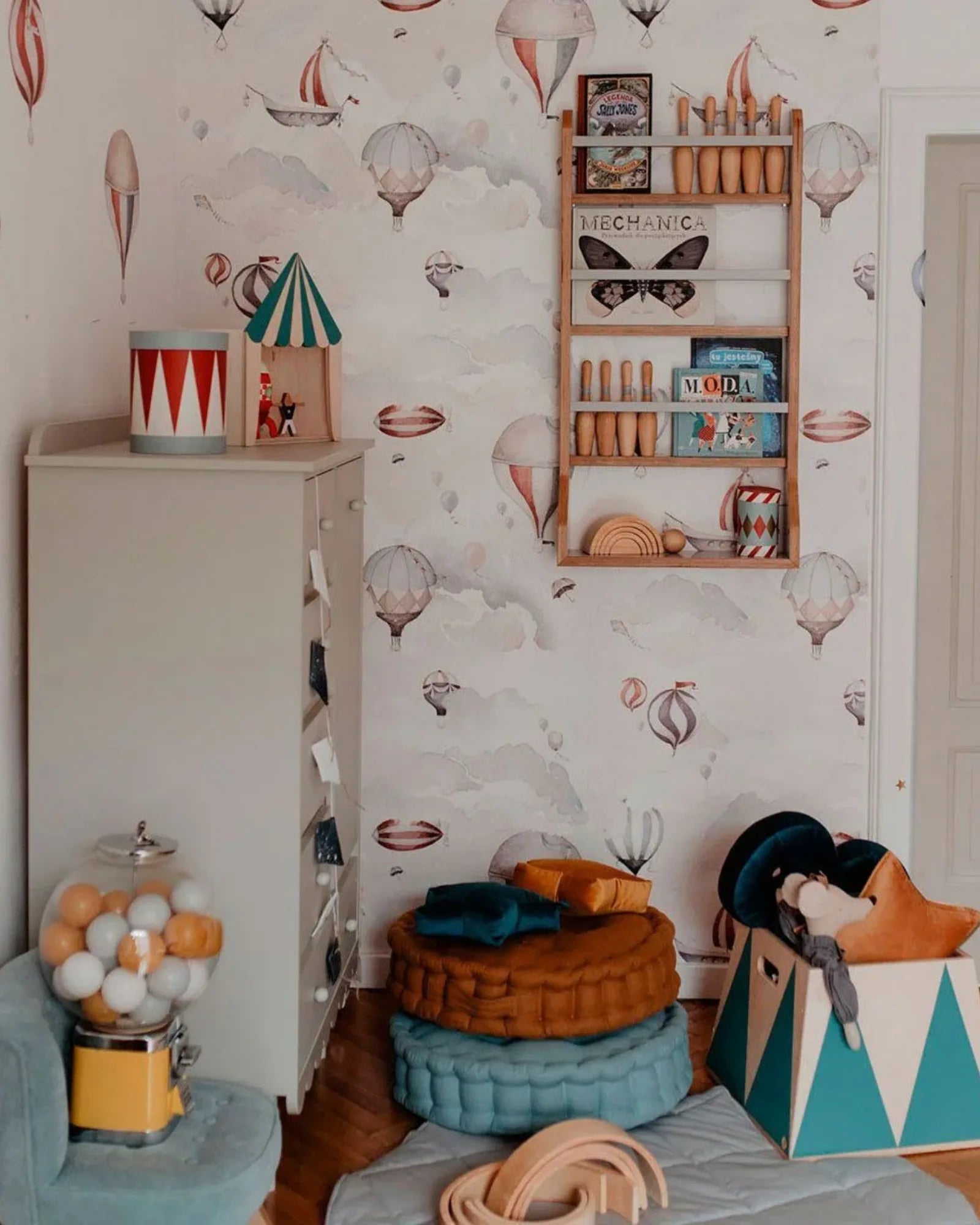 Papier Peint Ballons & Aventures – Chambre Garçon – Montessori pour enfant – photo 1