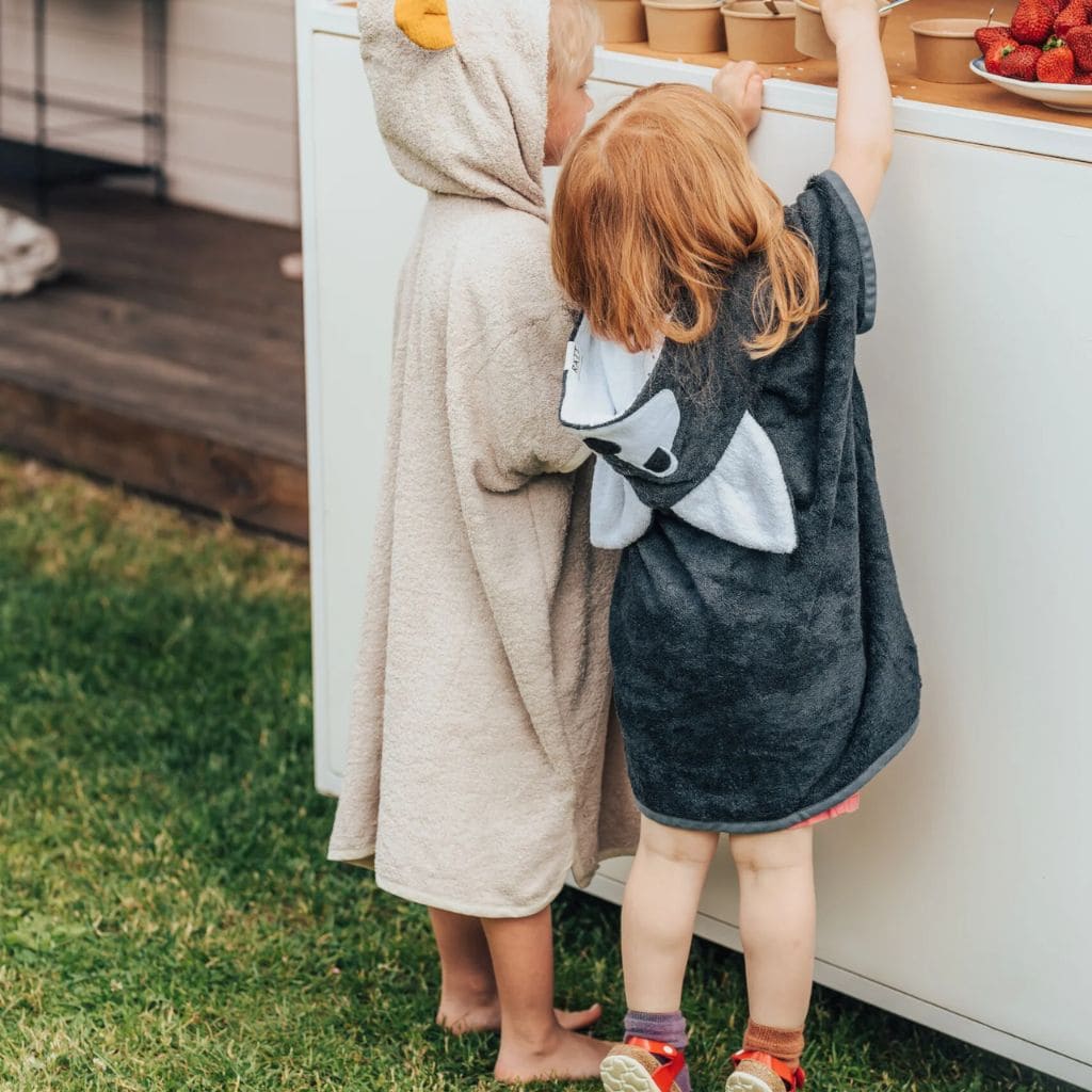 Poncho Enfant Wolf – Manches Courtes Doux & Pratique
