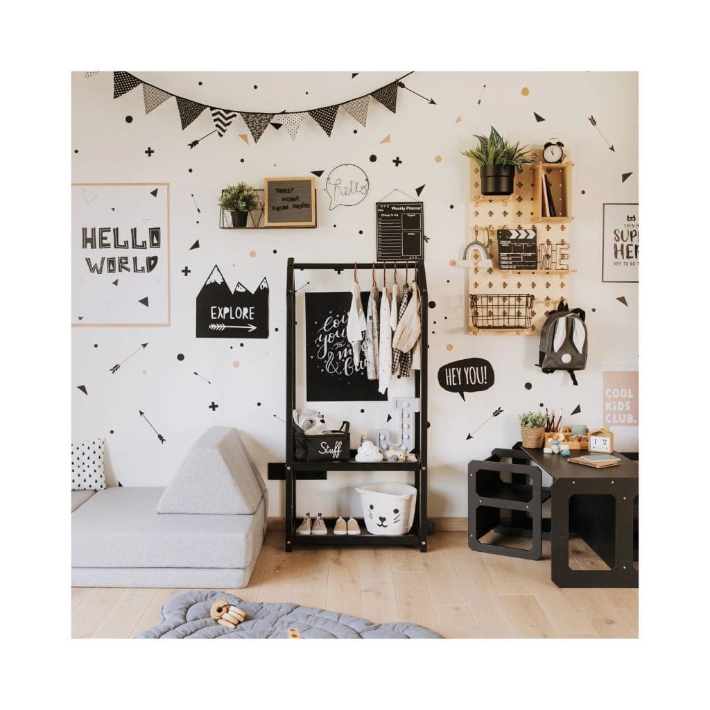 Portant à Vêtements Montessori en Bois – Forme de maison