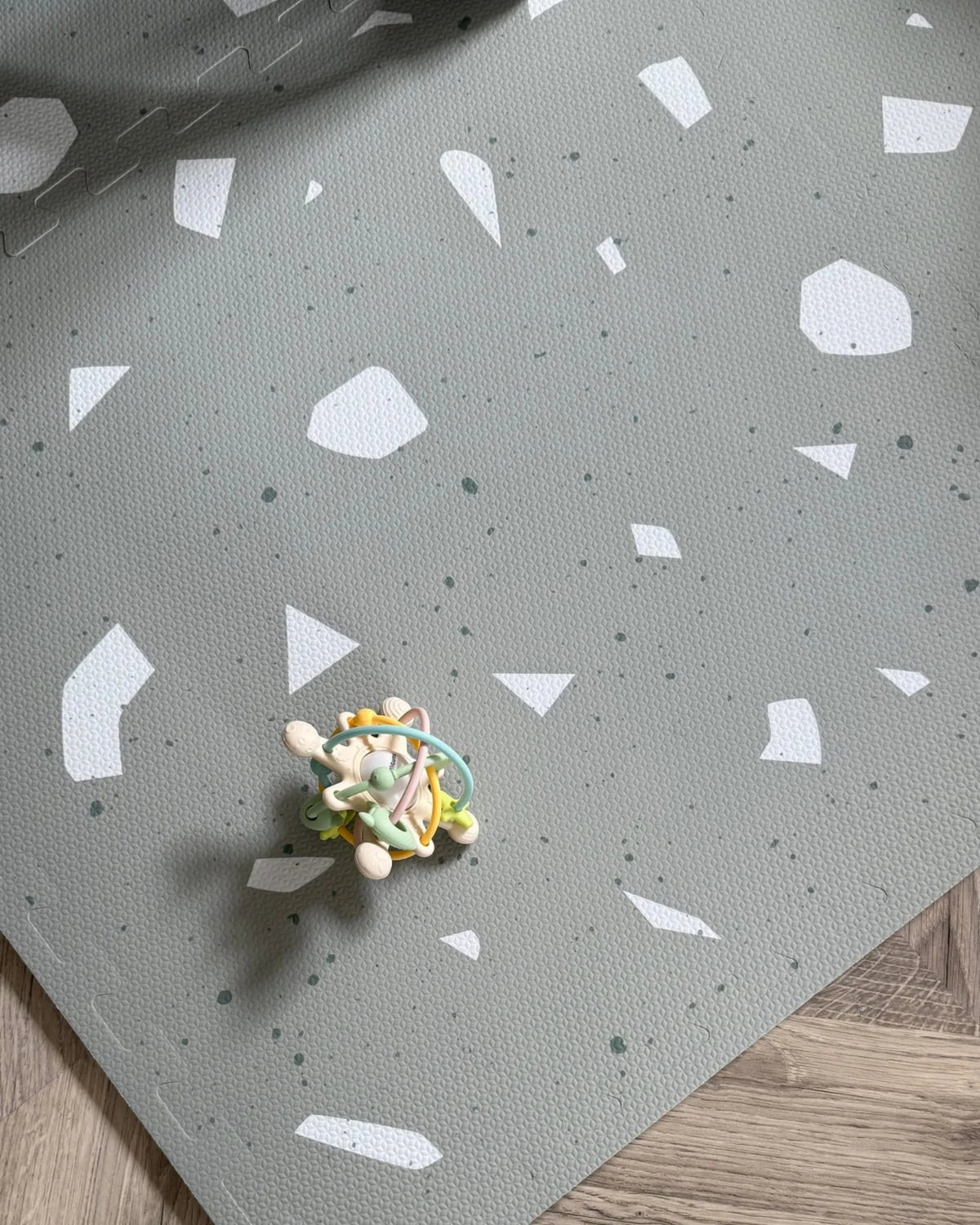 Tapis Puzzle en Mousse – Collection Terrazzo OLYA KIDS – Tapis de jeu Montessori pour enfant | Tinitto