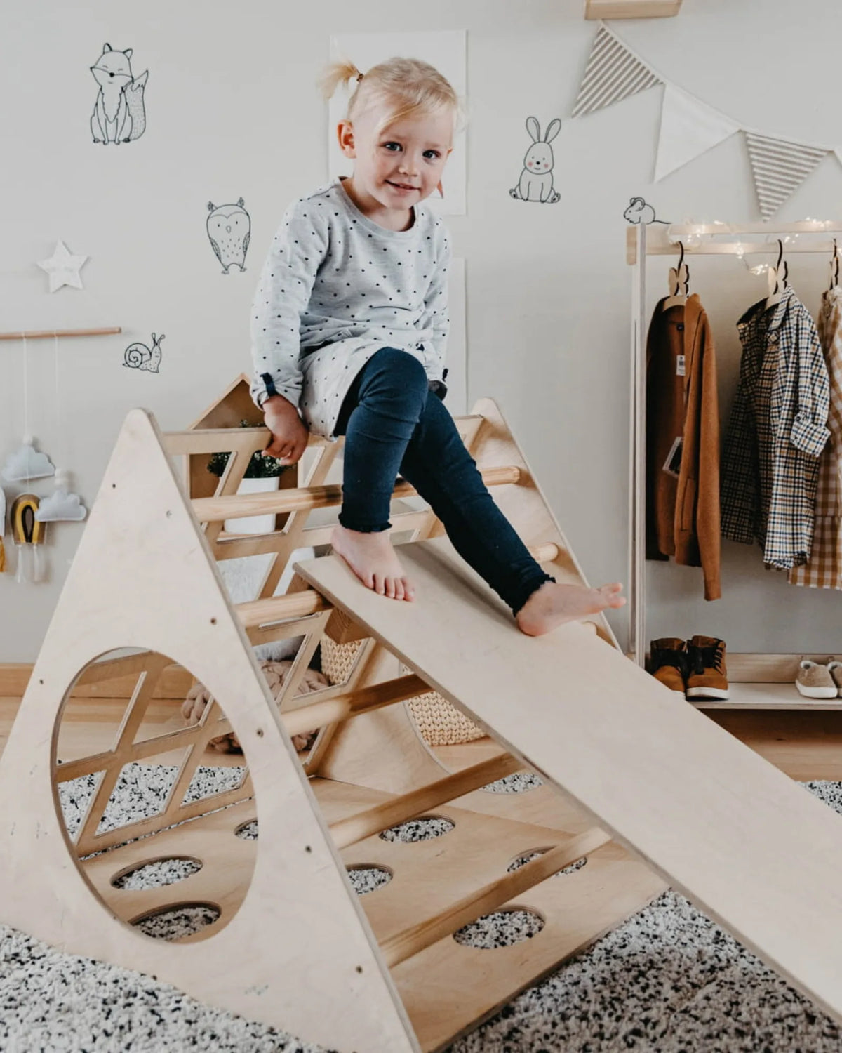 Triangle de Pikler Compact – Design Scandinave | Montessori House Bed