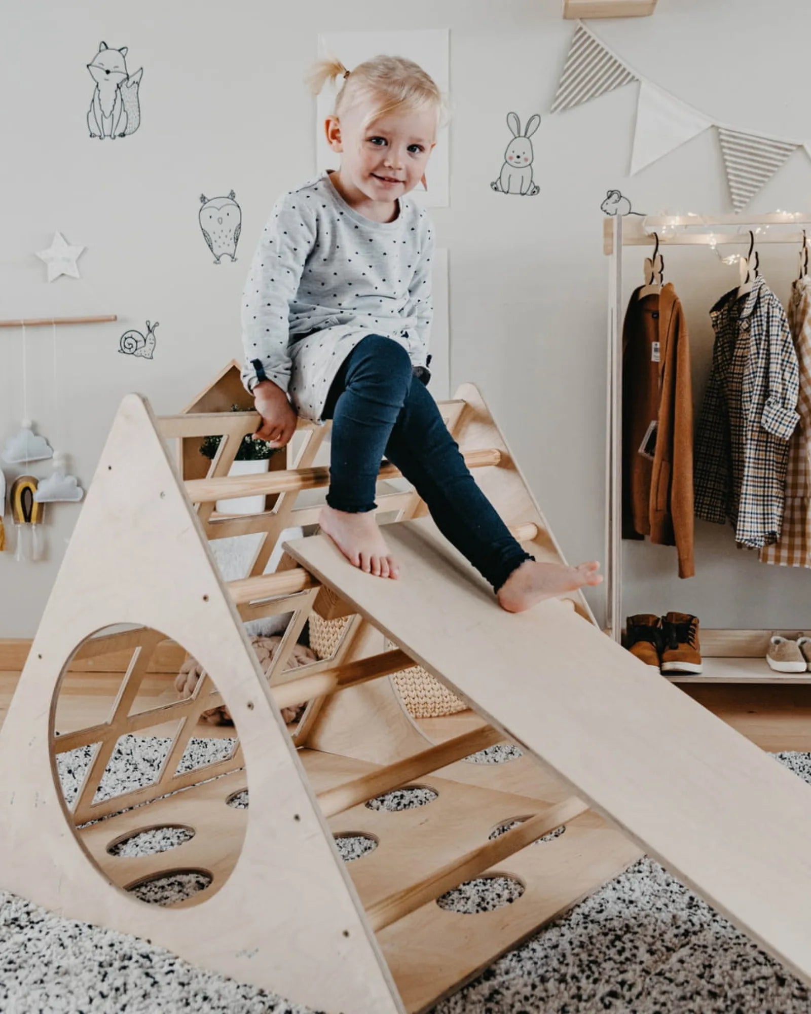 Triangle de Pikler Compact – Design Scandinave | Montessori House Bed – Motricité Montessori pour enfant | Tinitto