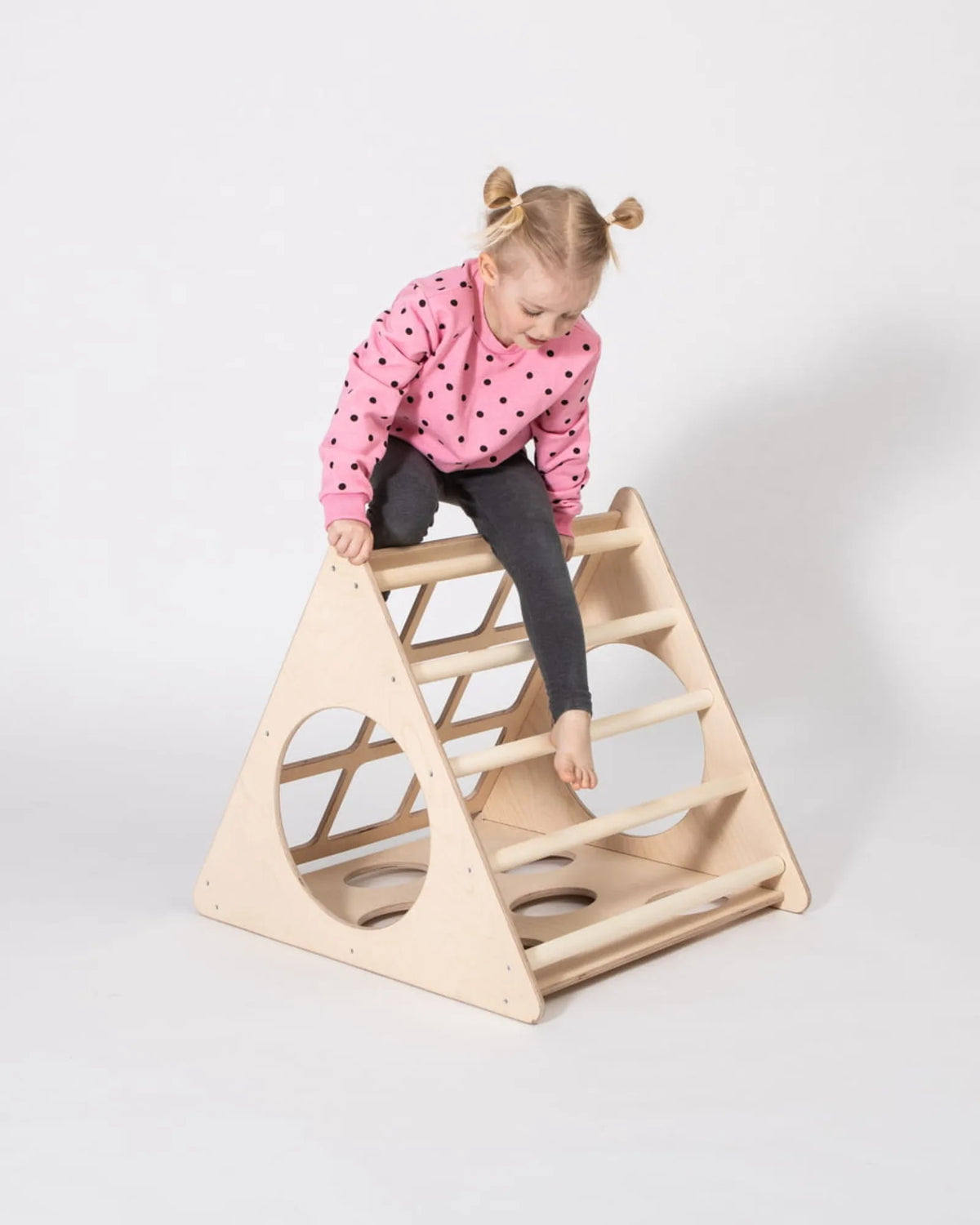 Triangle de Pikler Compact – Design Scandinave | Montessori House Bed