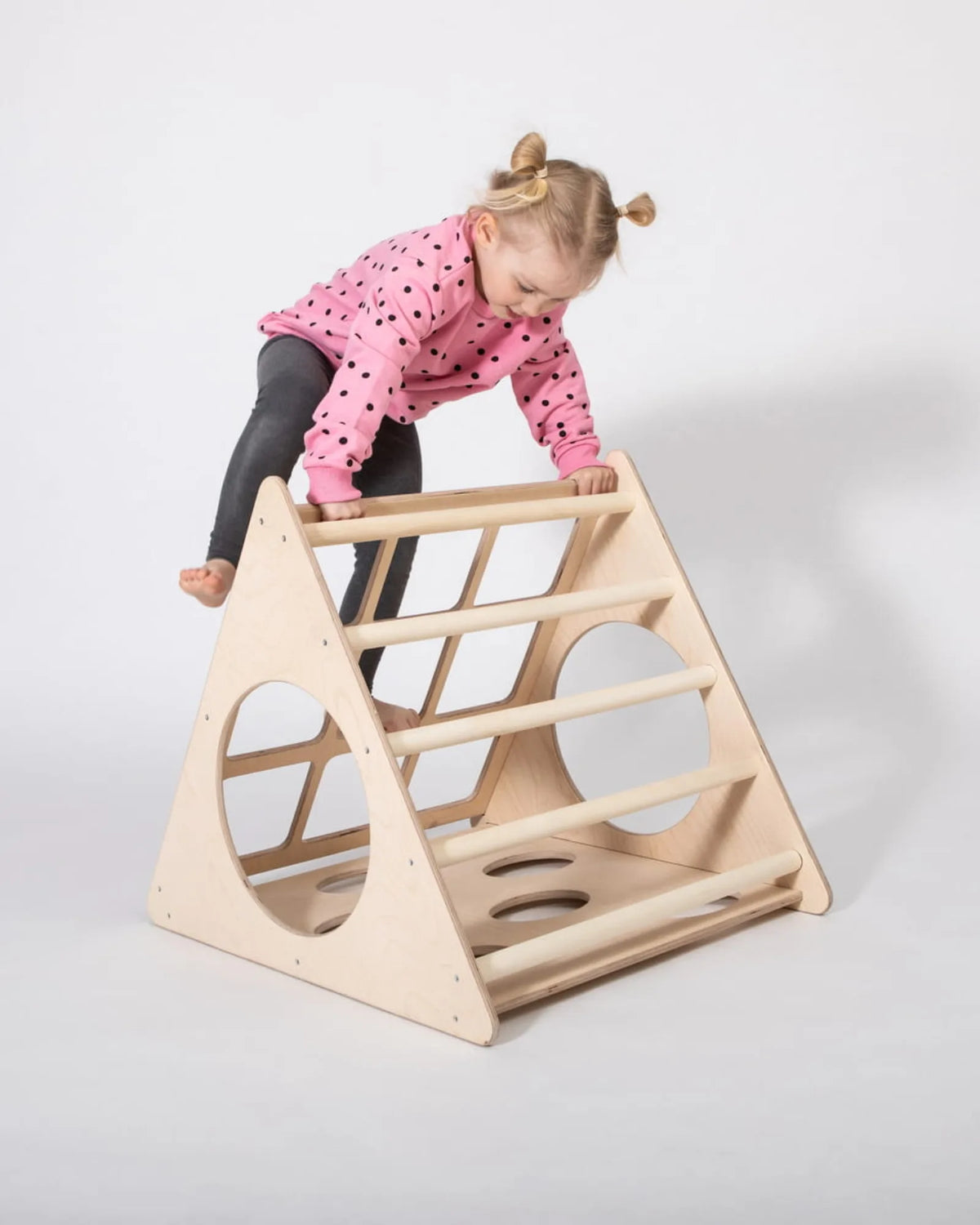 Triangle de Pikler Compact – Design Scandinave | Montessori House Bed