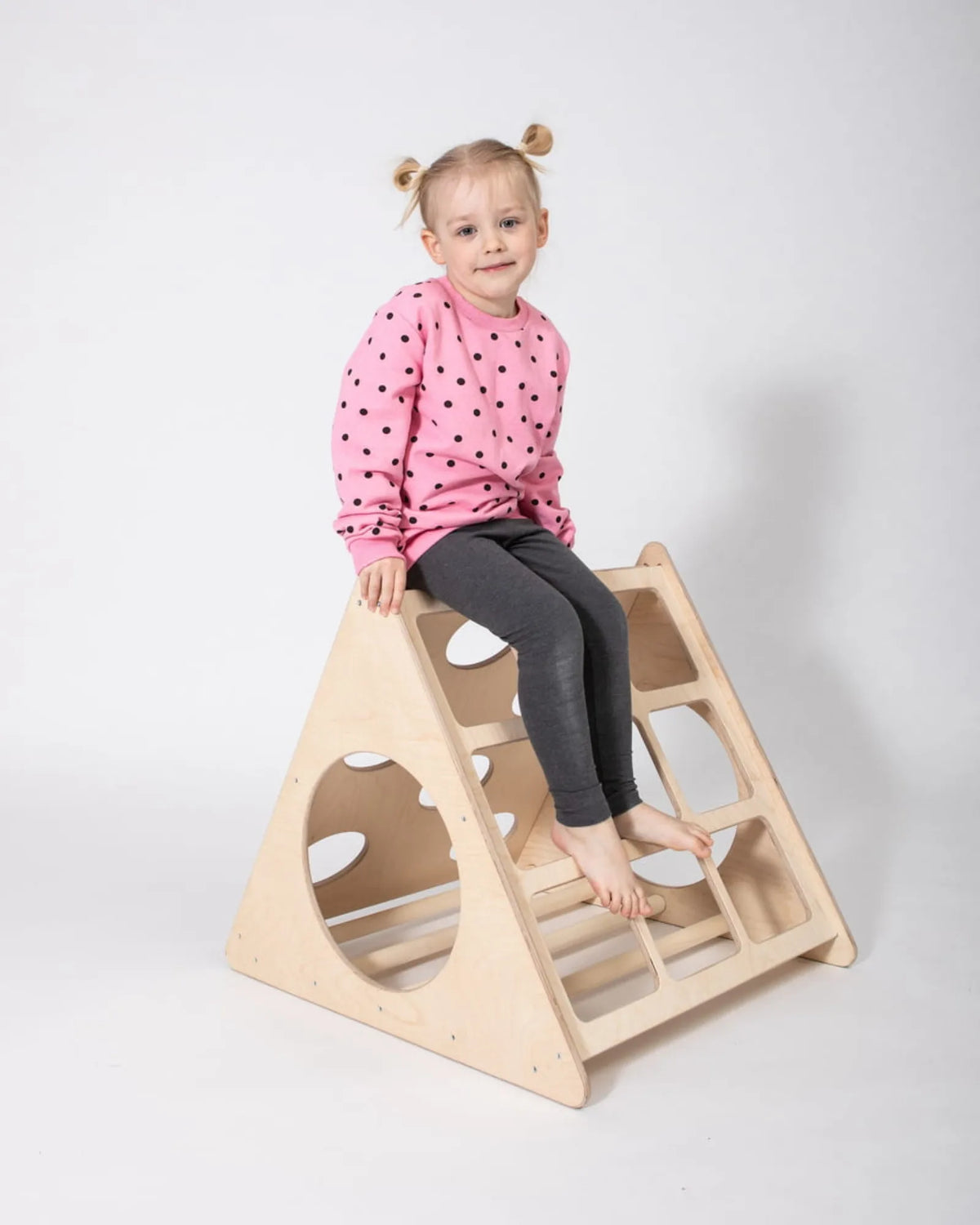 Triangle de Pikler Compact – Design Scandinave | Montessori House Bed
