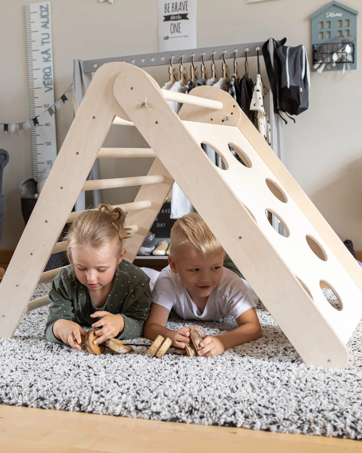 Triangle de Pikler Pliable – 2 Niveaux Ajustables | Montessori House Bed