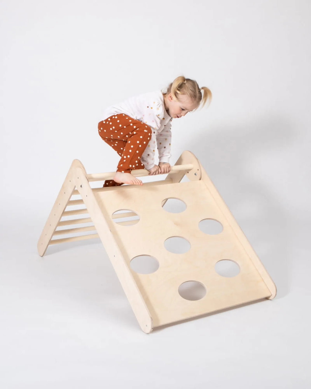 Triangle de Pikler Pliable – 2 Niveaux Ajustables | Montessori House Bed