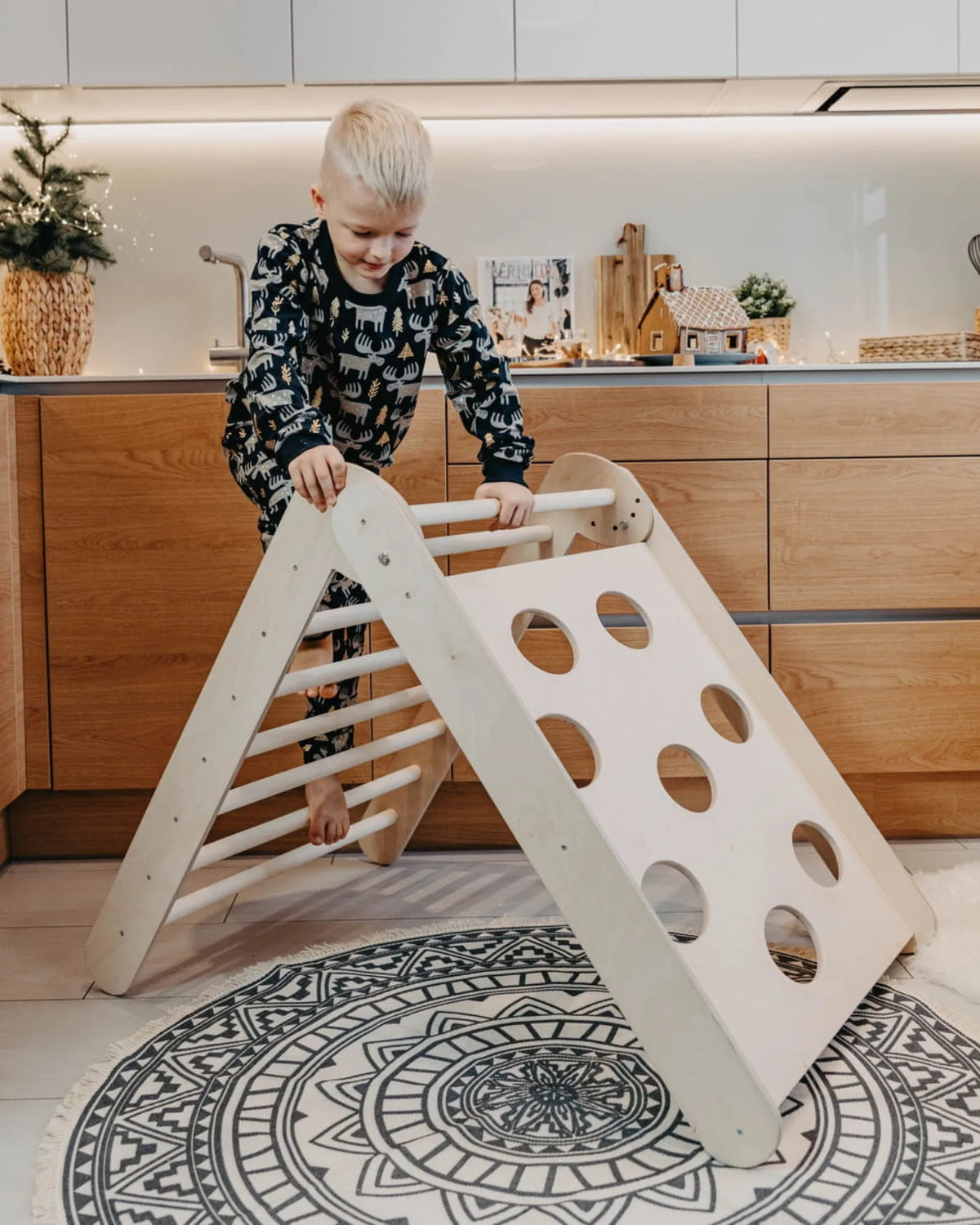 Triangle de Pikler Pliable – 2 Niveaux Ajustables | Montessori House Bed
