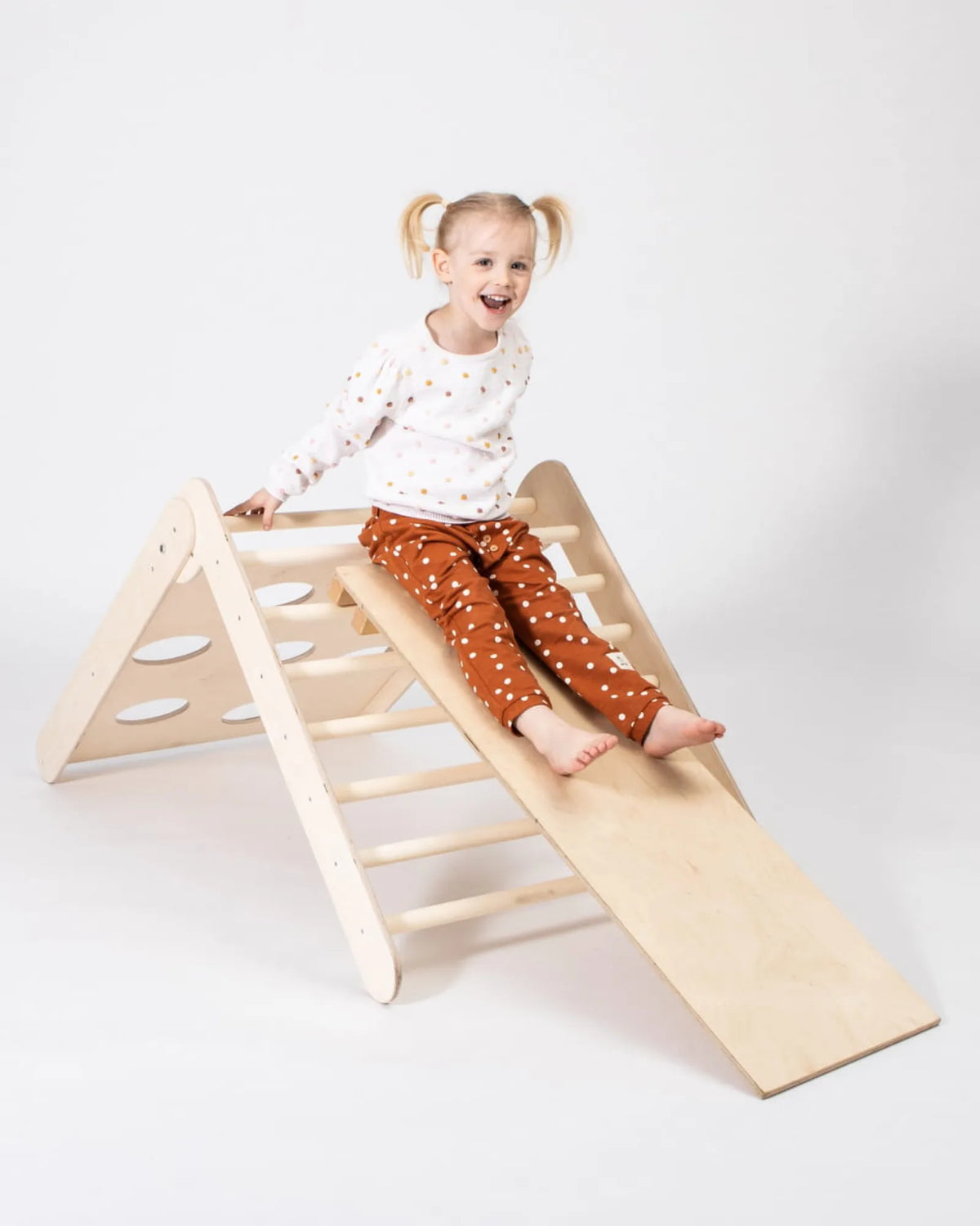 Triangle de Pikler Pliable – 2 Niveaux Ajustables | Montessori House Bed