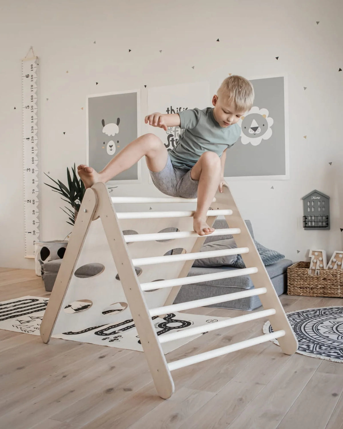 Triangle de Pikler Pliable – 2 Niveaux Ajustables | Montessori House Bed