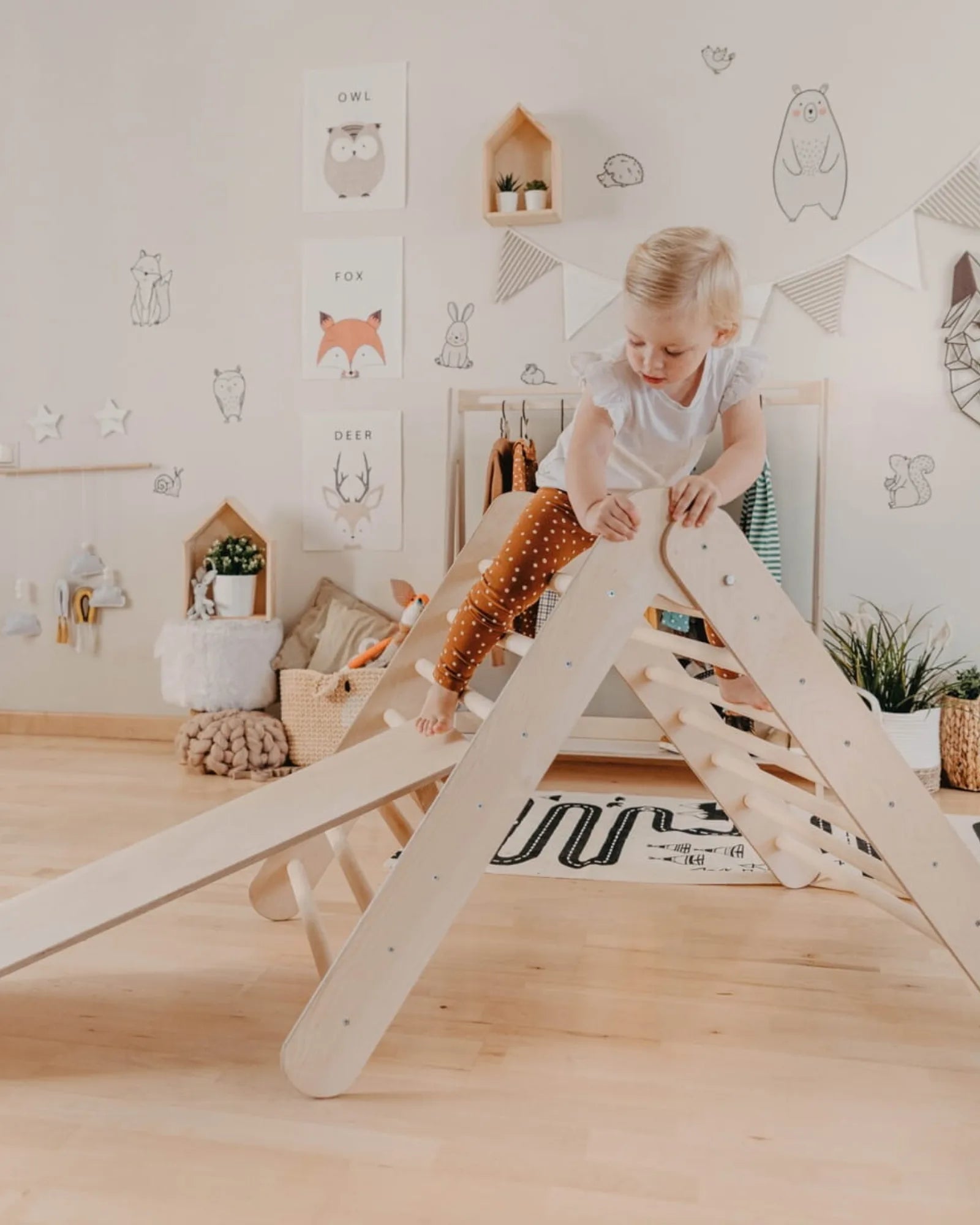 Triangle de Pikler Pliable – Classique | Montessori House Bed – Motricité Montessori pour enfant | Tinitto