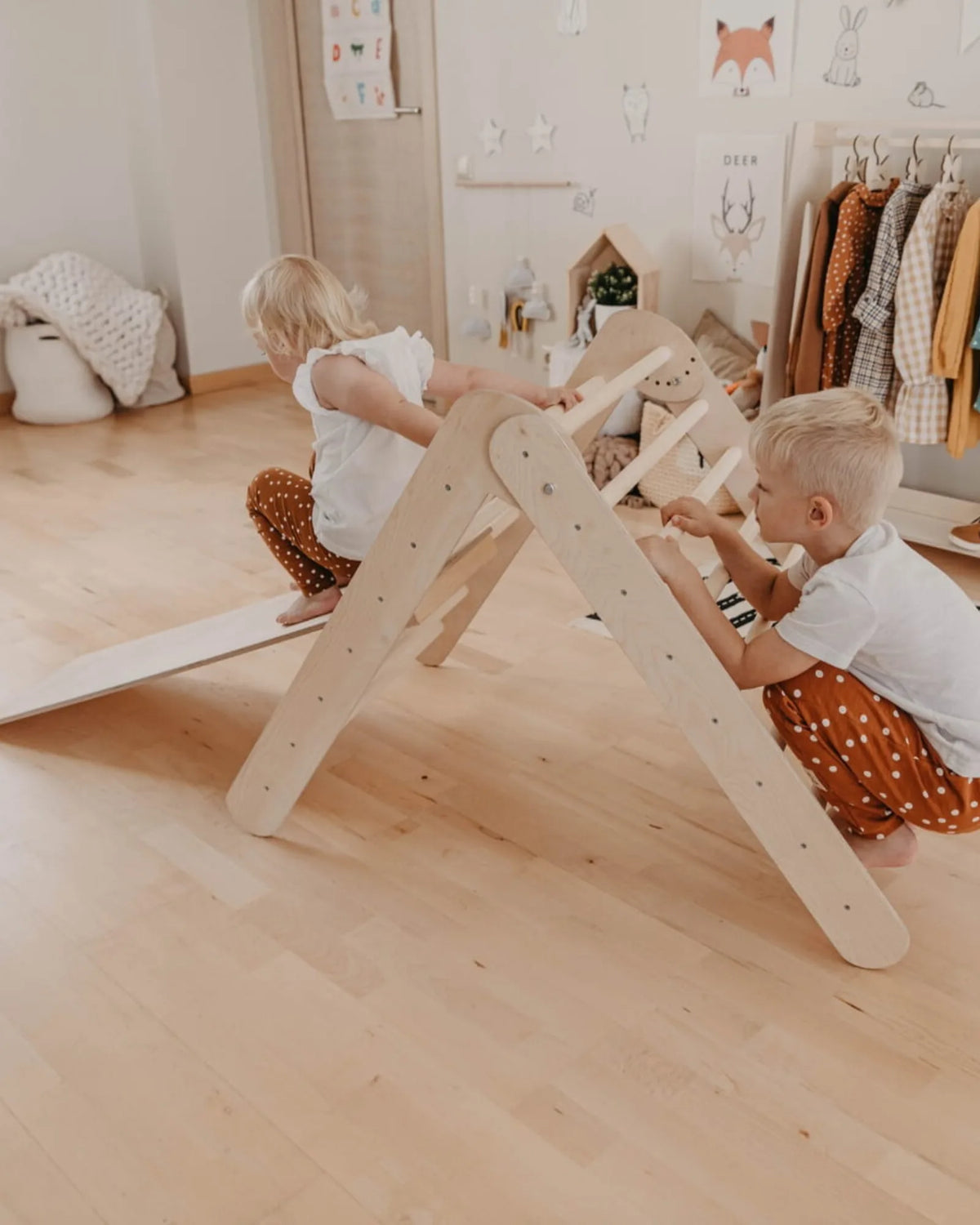 Triangle de Pikler Pliable – Classique | Montessori House Bed