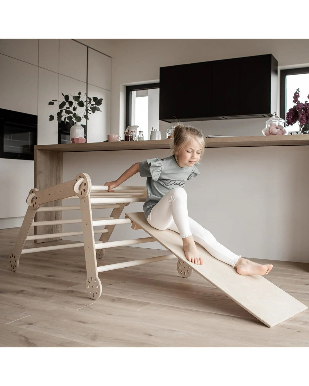 Triangle de Pikler Pliable – Transformable | Montessori House Bed