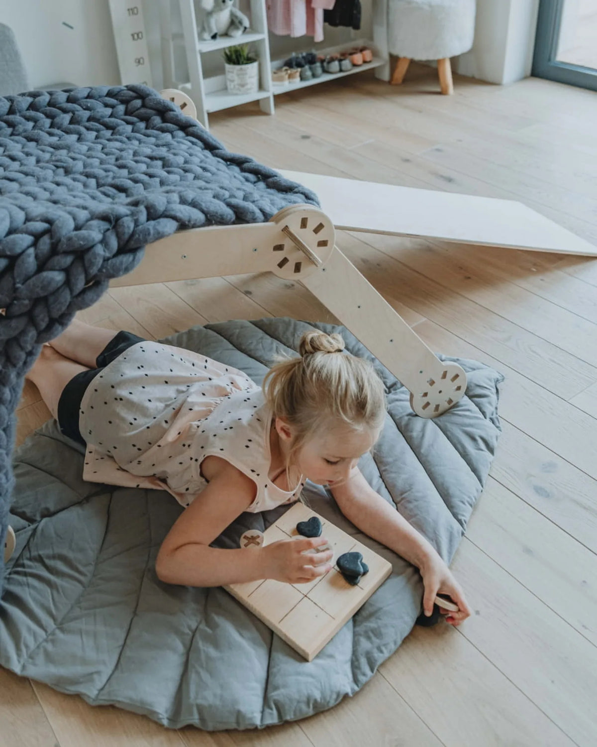 Triangle de Pikler Pliable – Transformable | Montessori House Bed