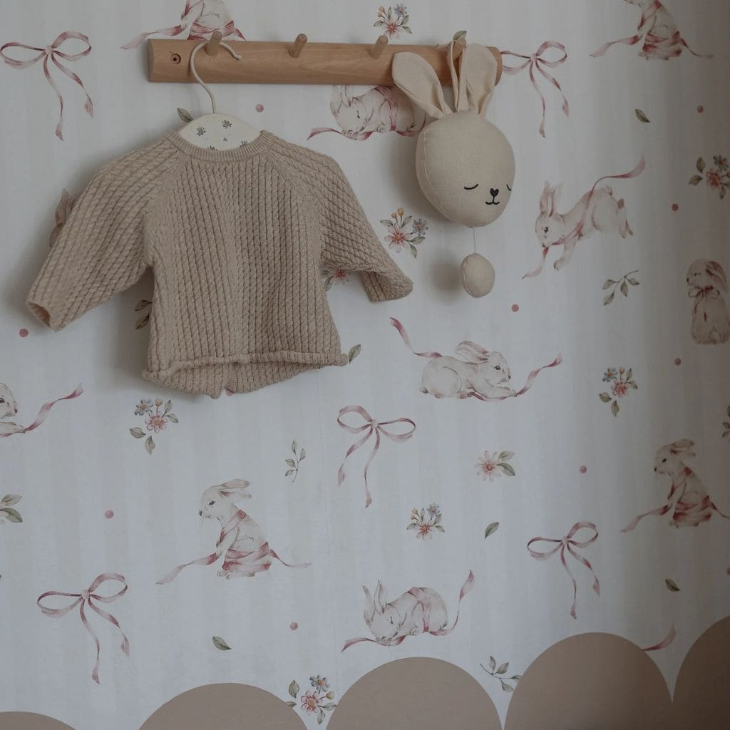 Papel de parede Coelhos Rosas com Listras em | mobiliário Tinitto – Fabricação europeia