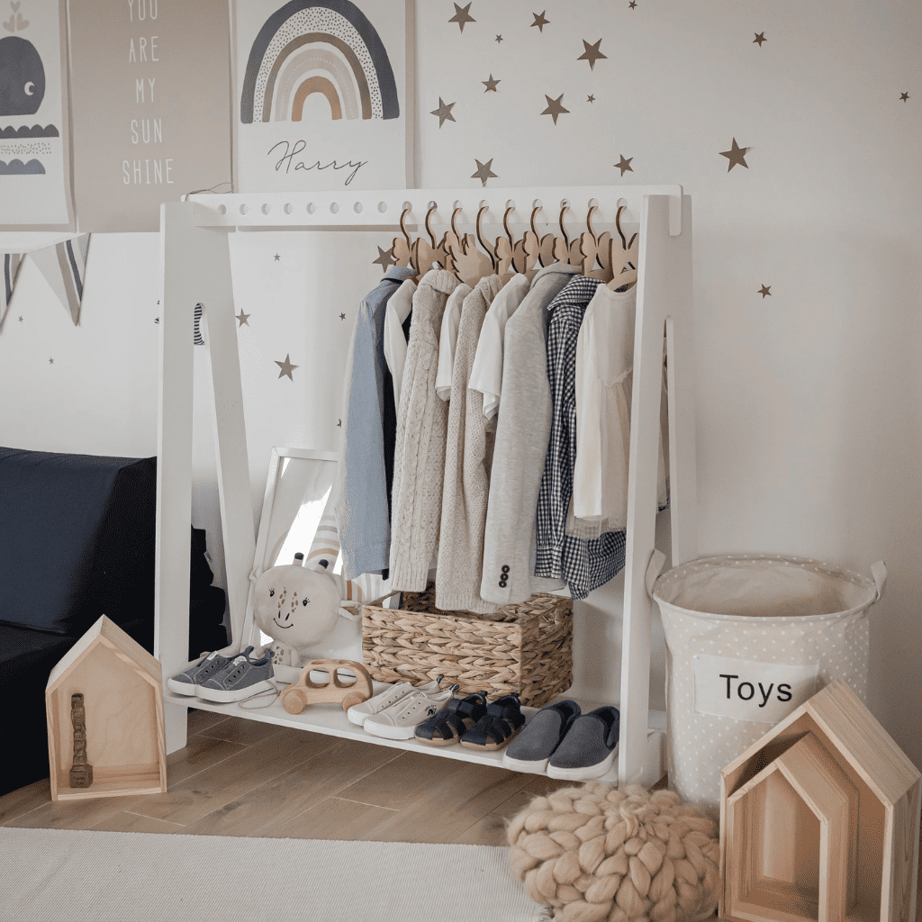 Montessori Clothes Hanger Version 2 in Natural Birch Plywood | Decoração Tinitto – Made in Europe