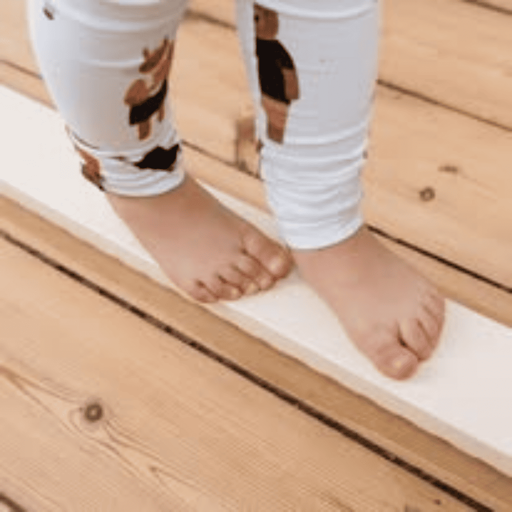 Poutre d'équilibre simple double face avec points TipiToo® Solo en White | Motricidade Tinitto – Fabrication européenne